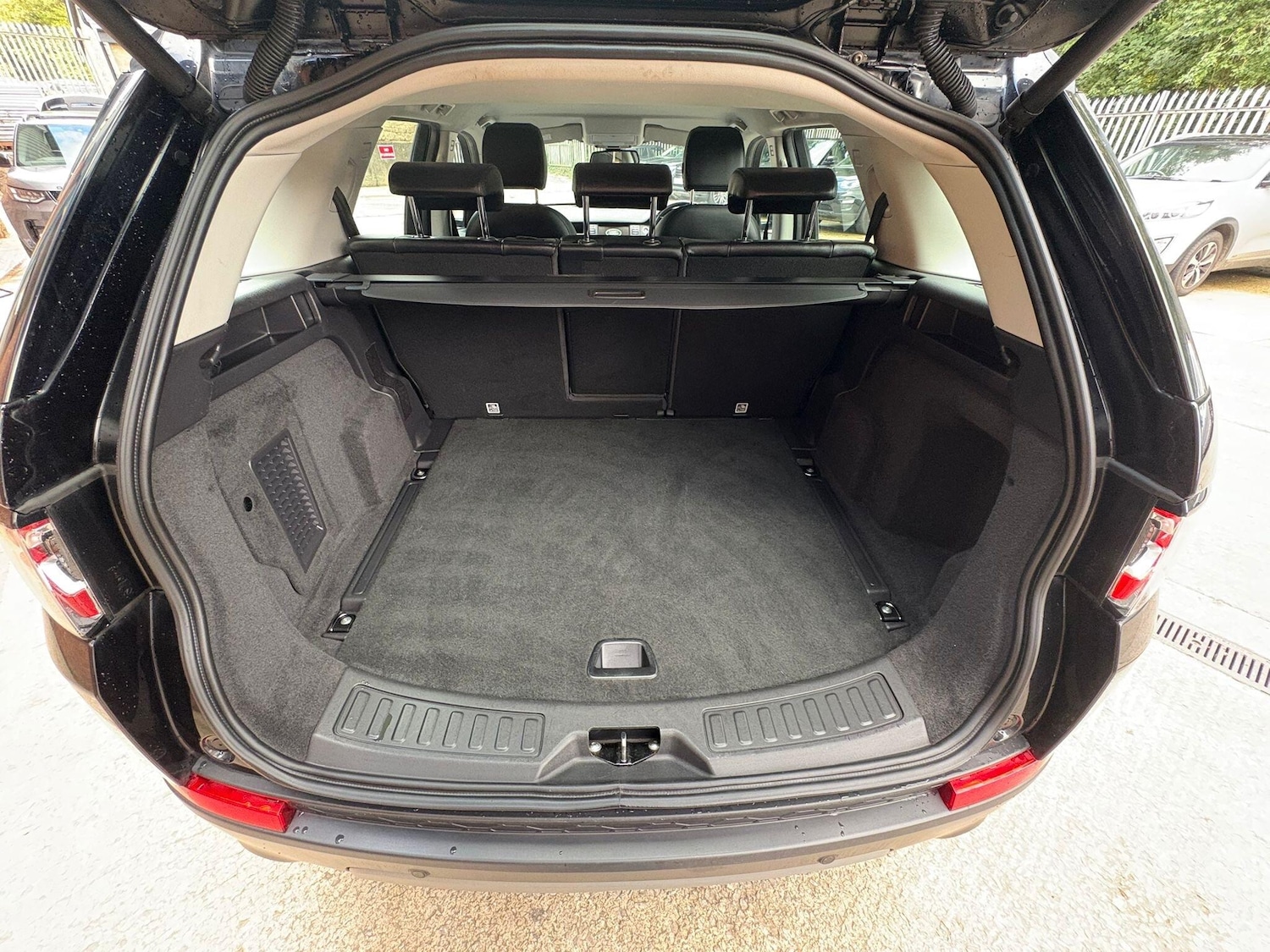 Used Land Rover Discovery Sport 2018 for sale - 76688674: Photo 10