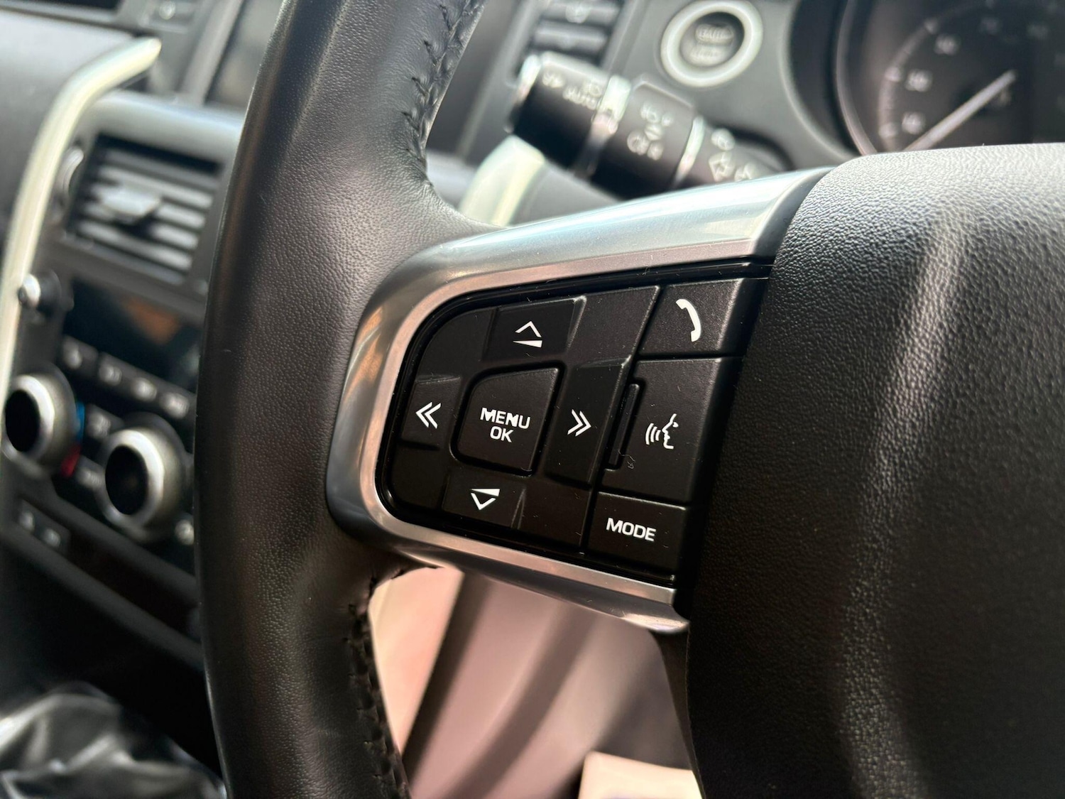 Used Land Rover Discovery Sport 2018 for sale - 76688674: Photo 18