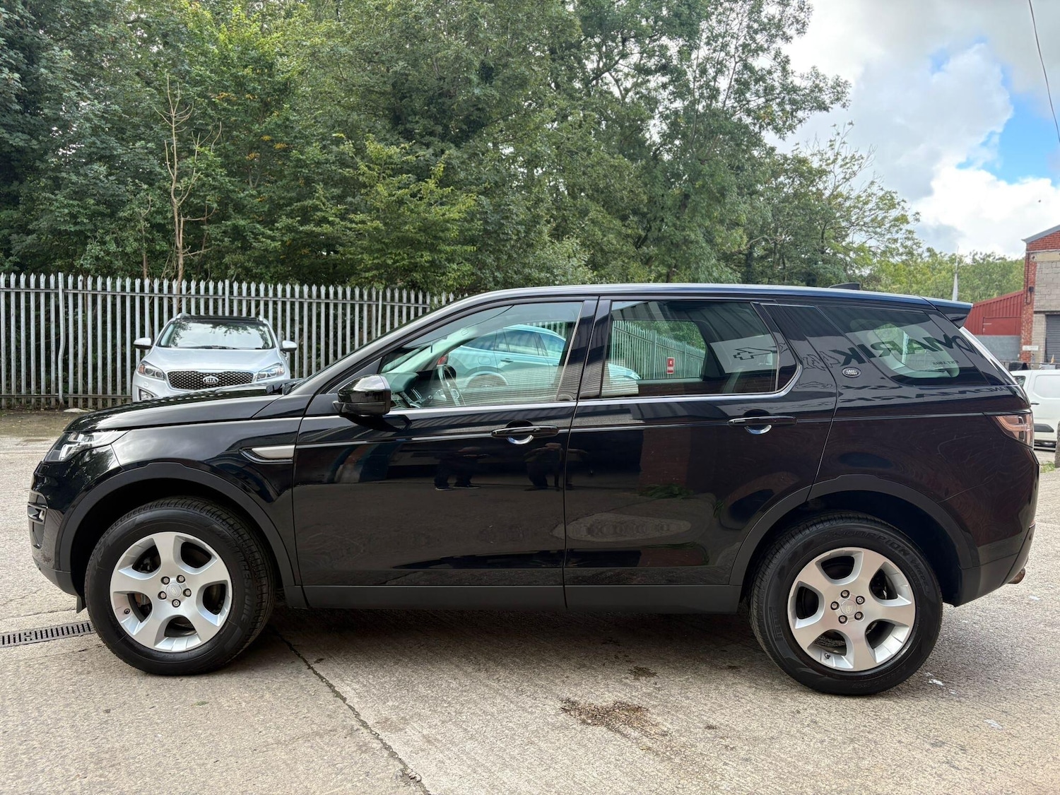 Used Land Rover Discovery Sport 2018 for sale - 76688674: Photo 2