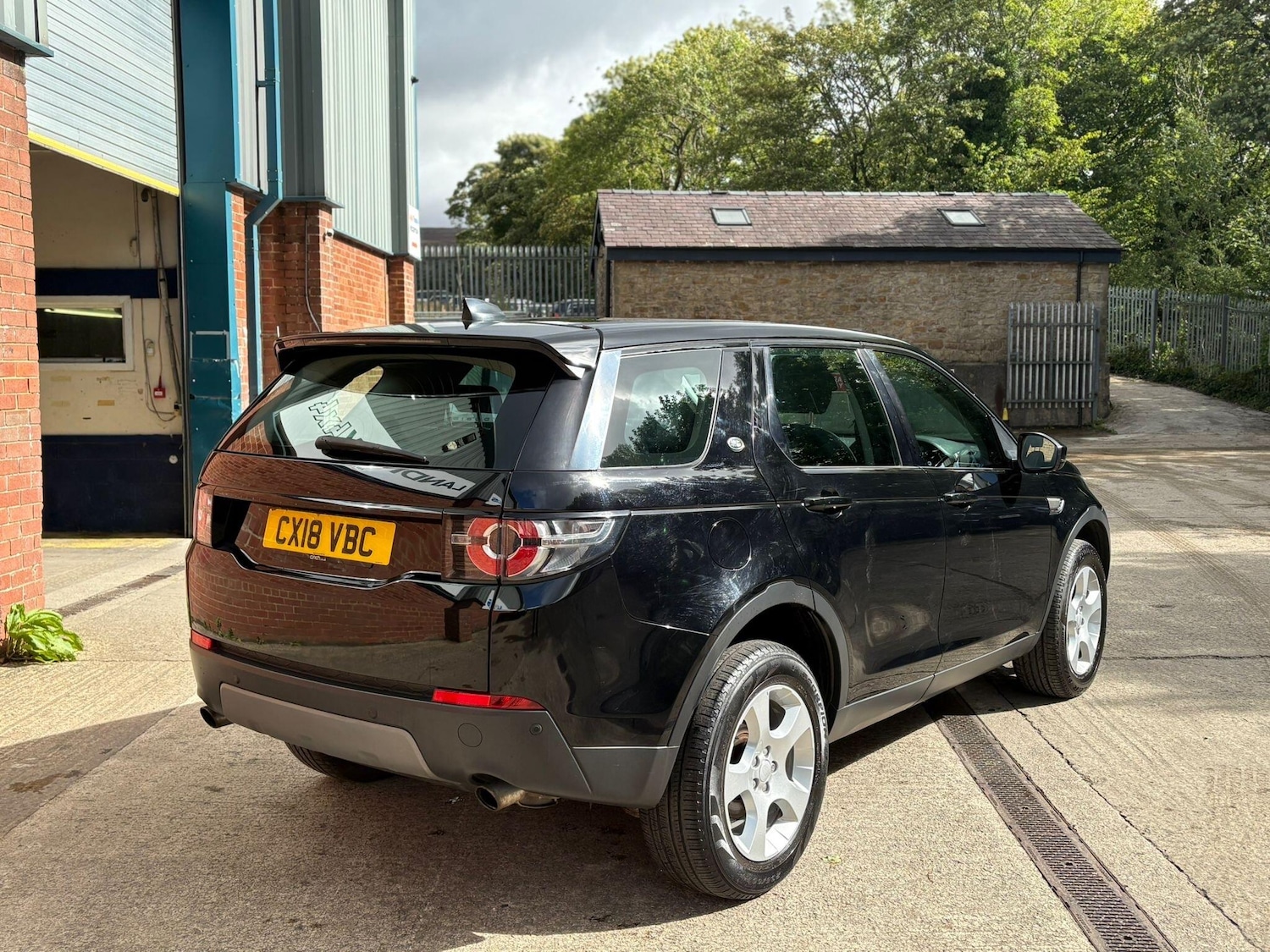 Used Land Rover Discovery Sport 2018 for sale - 76688674: Photo 6