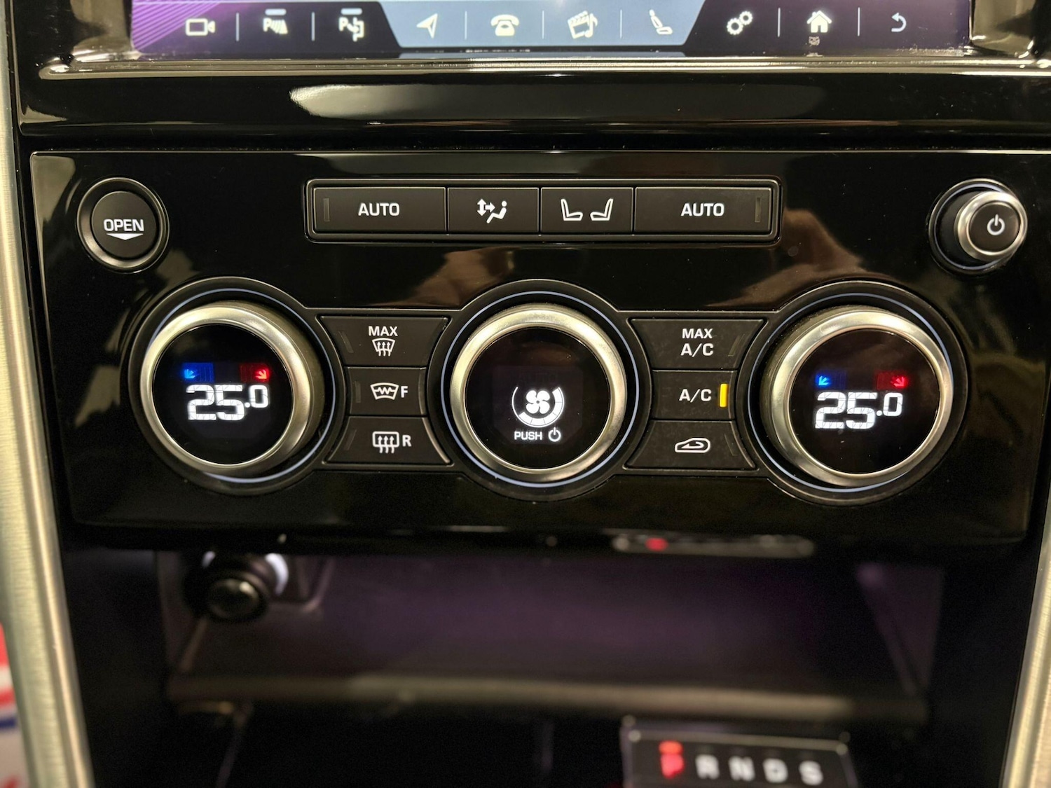 Used Land Rover Discovery 2018 for sale - 77202414: Photo 16