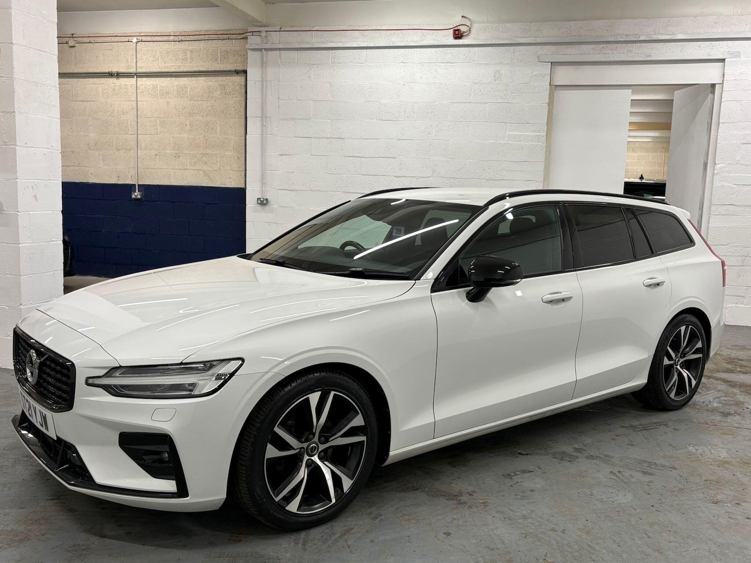 Used Volvo V60 2021 for sale - 77202400: Photo 3