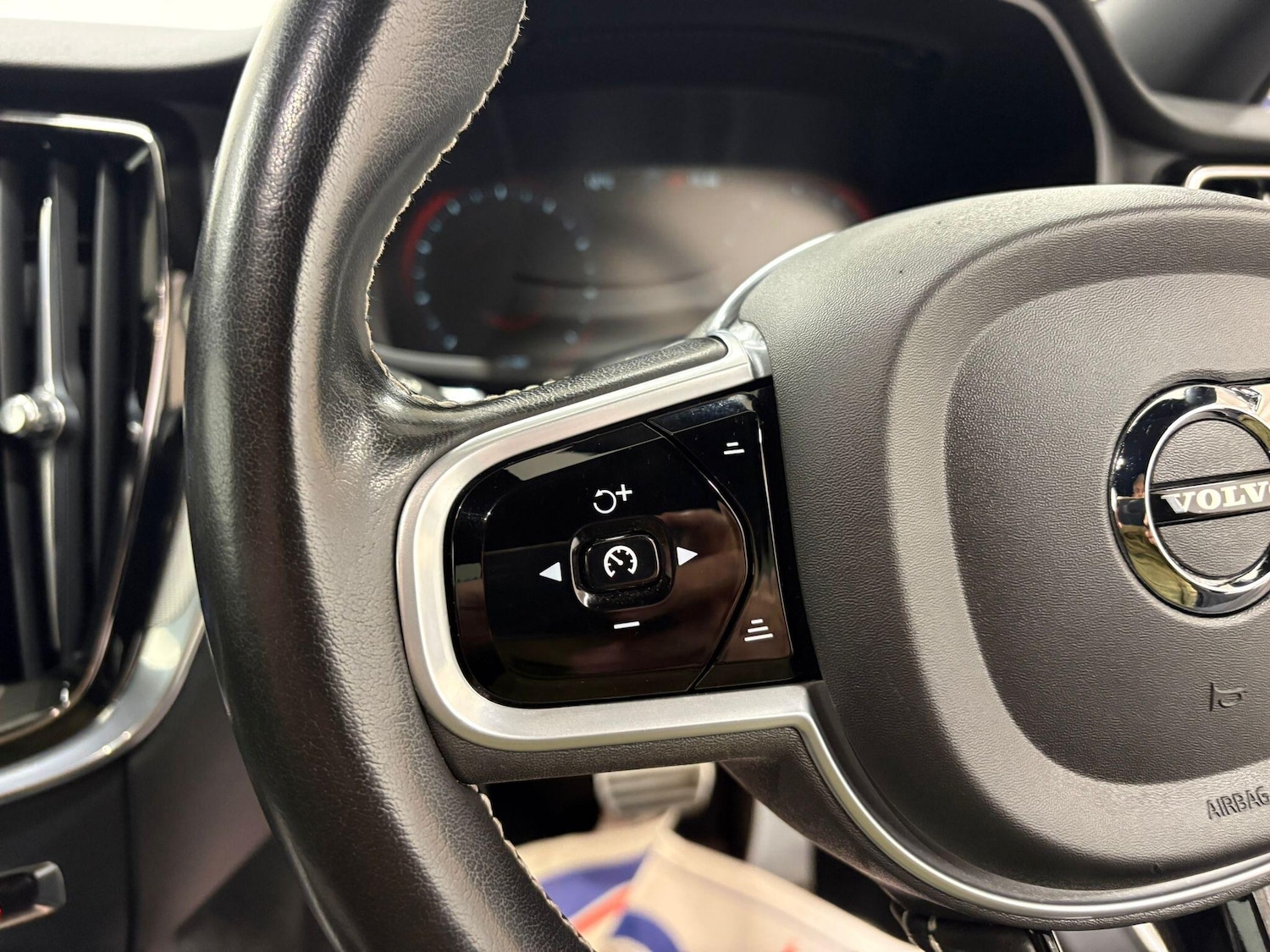 Used Volvo V60 2021 for sale - 77202400: Photo 39