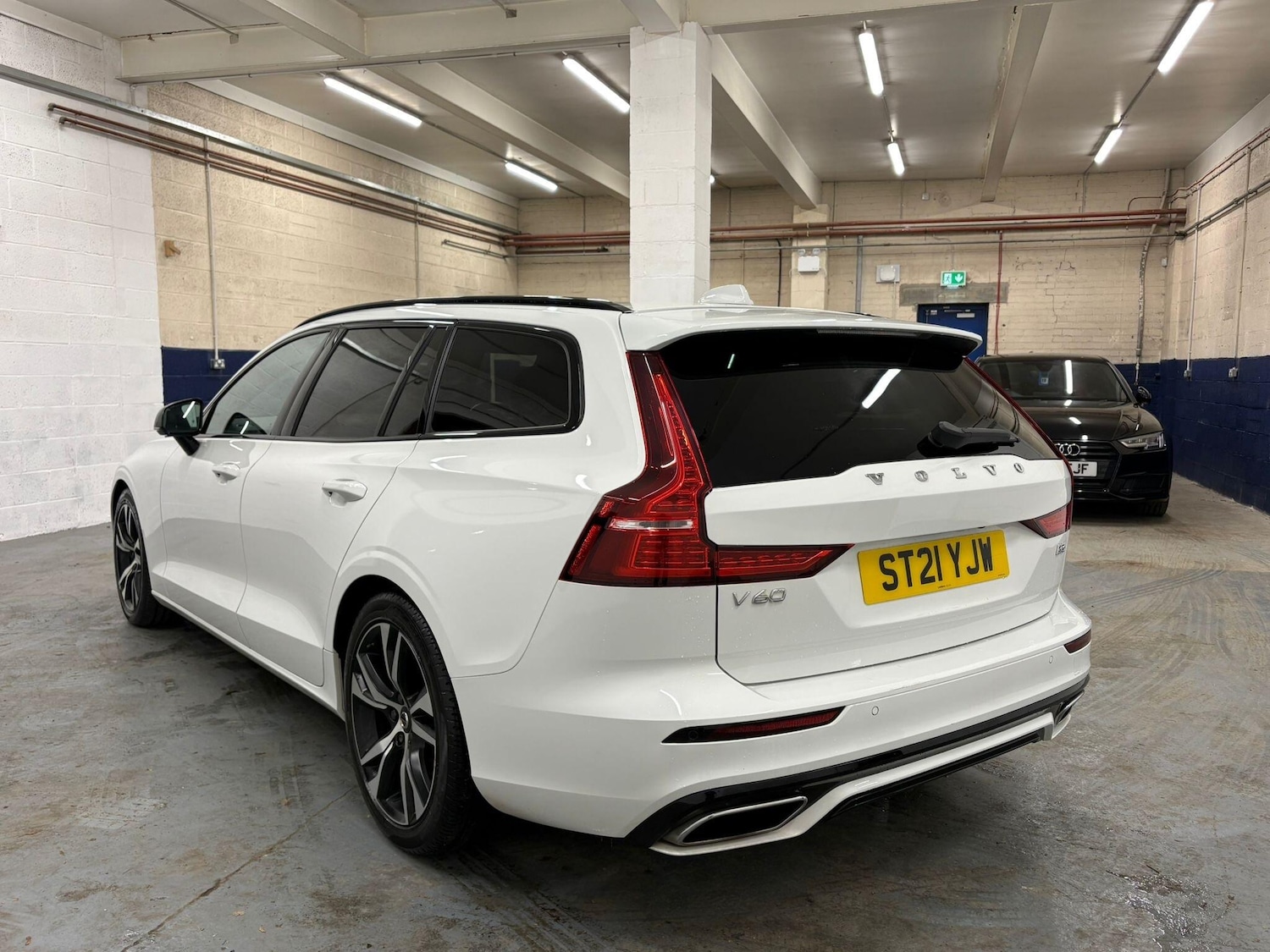 Used Volvo V60 2021 for sale - 77202400: Photo 4