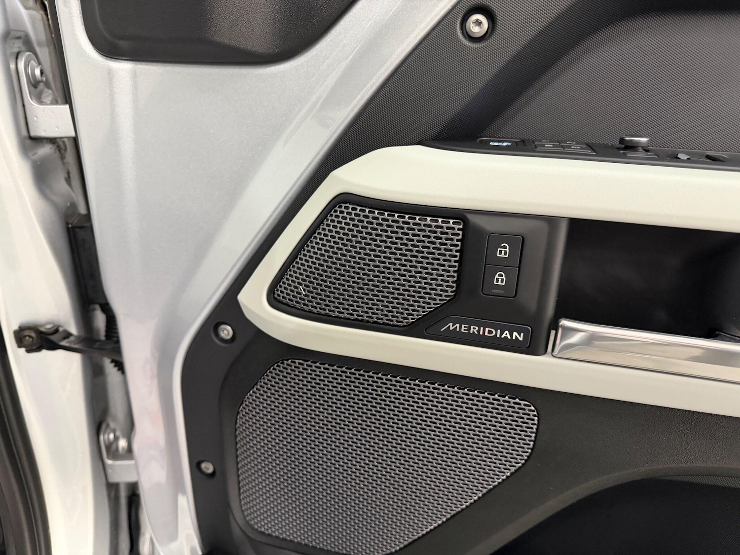 Used Land Rover Defender 2020 for sale - 76953089: Photo 14