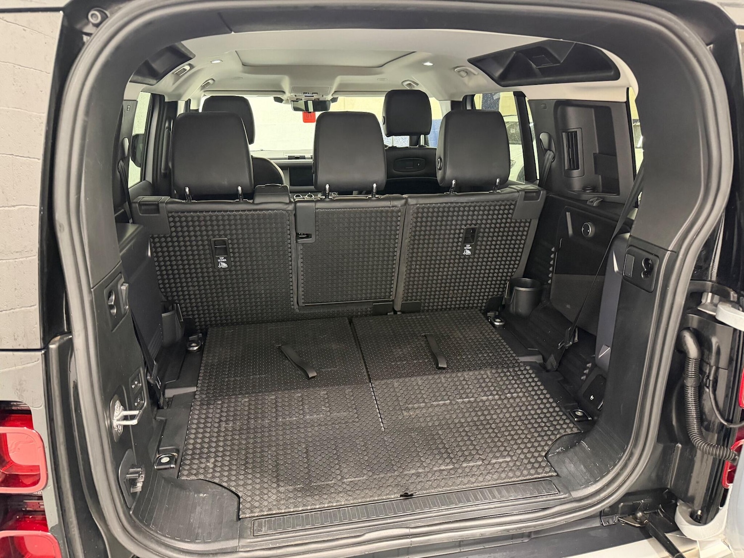 Used Land Rover Defender 2020 for sale - 76953089: Photo 30