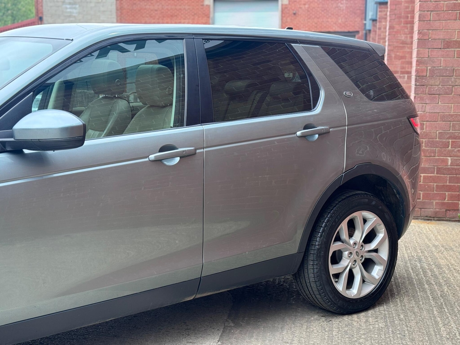Used Land Rover Discovery Sport 2015 for sale - 77425070: Photo 10