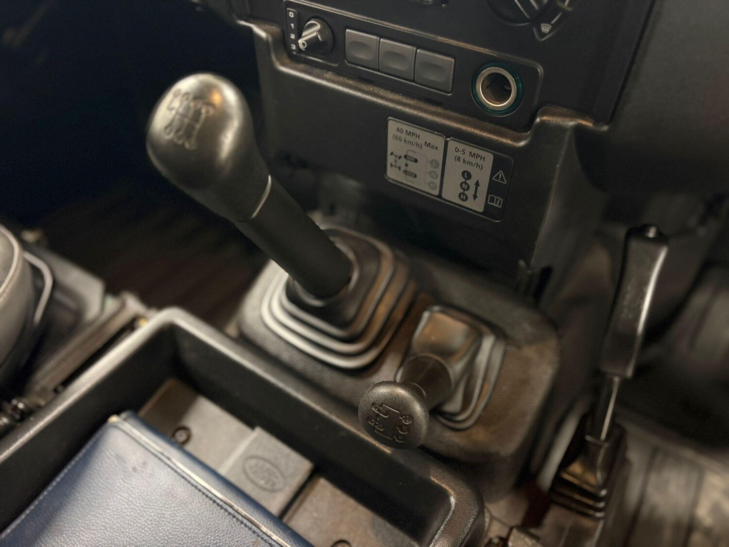 Used Land Rover Defender 2010 for sale - 77040076: Photo 19