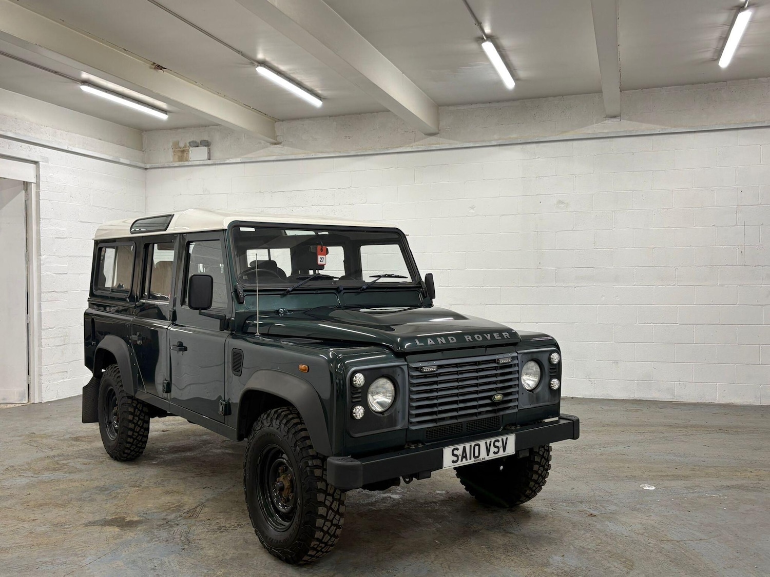 Used Land Rover Defender 2010 for sale - 77040076: Photo 6