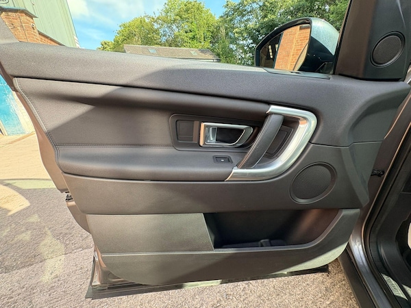 Used Land Rover Discovery Sport 2015 for sale - 75696274: Photo 14