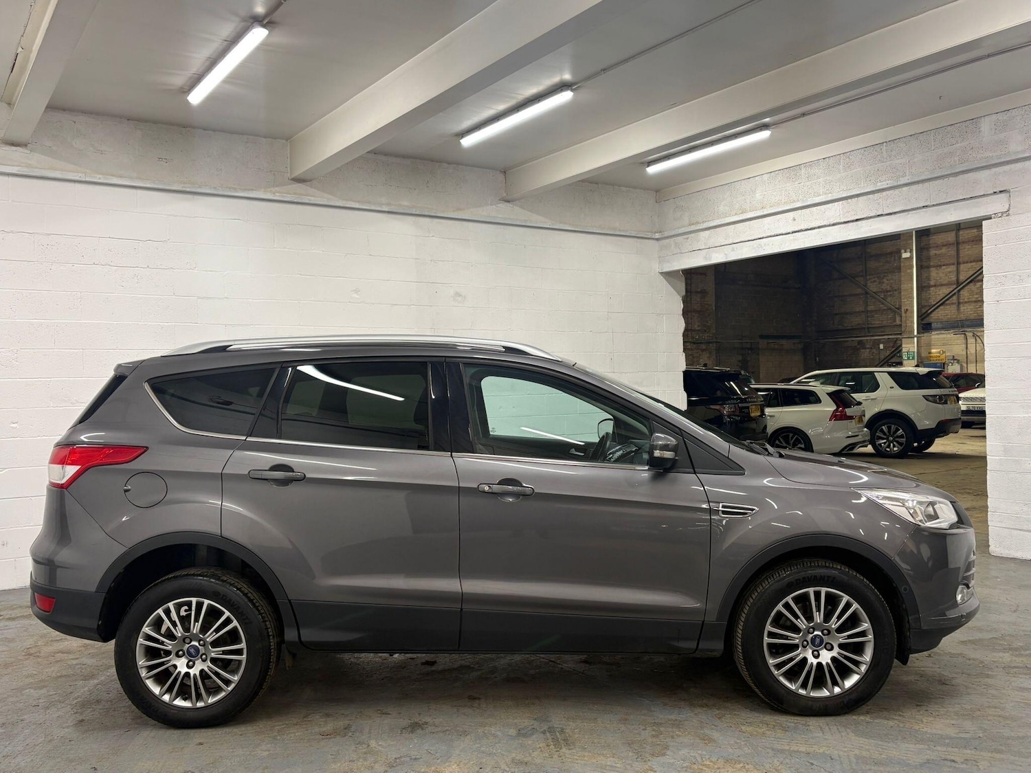 Used Ford Kuga 2014 for sale - 76658874: Photo 2