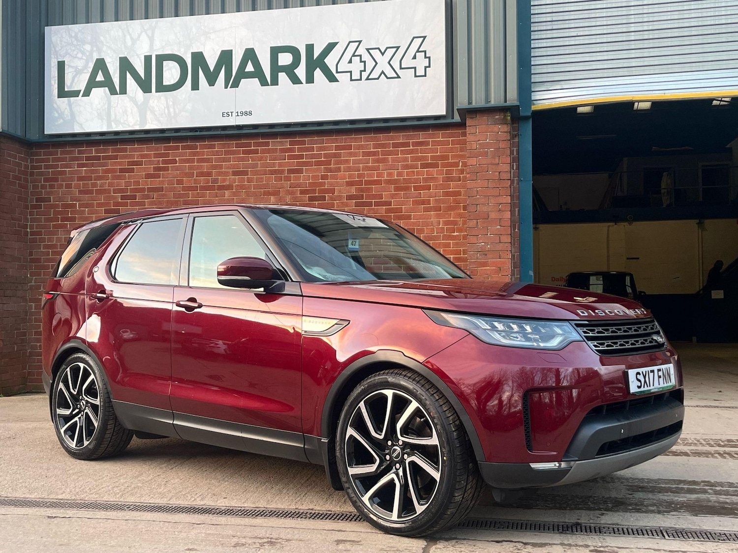 Used Land Rover Discovery 2017 for sale - 76370594: Photo 1