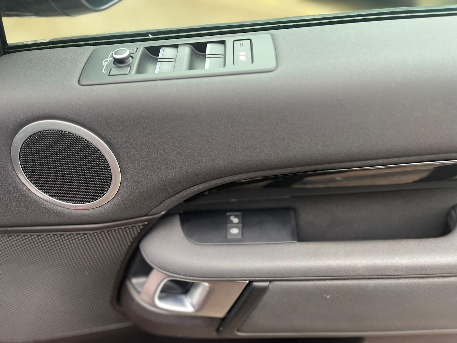 Used Land Rover Discovery 2017 for sale - 76370594: Photo 29