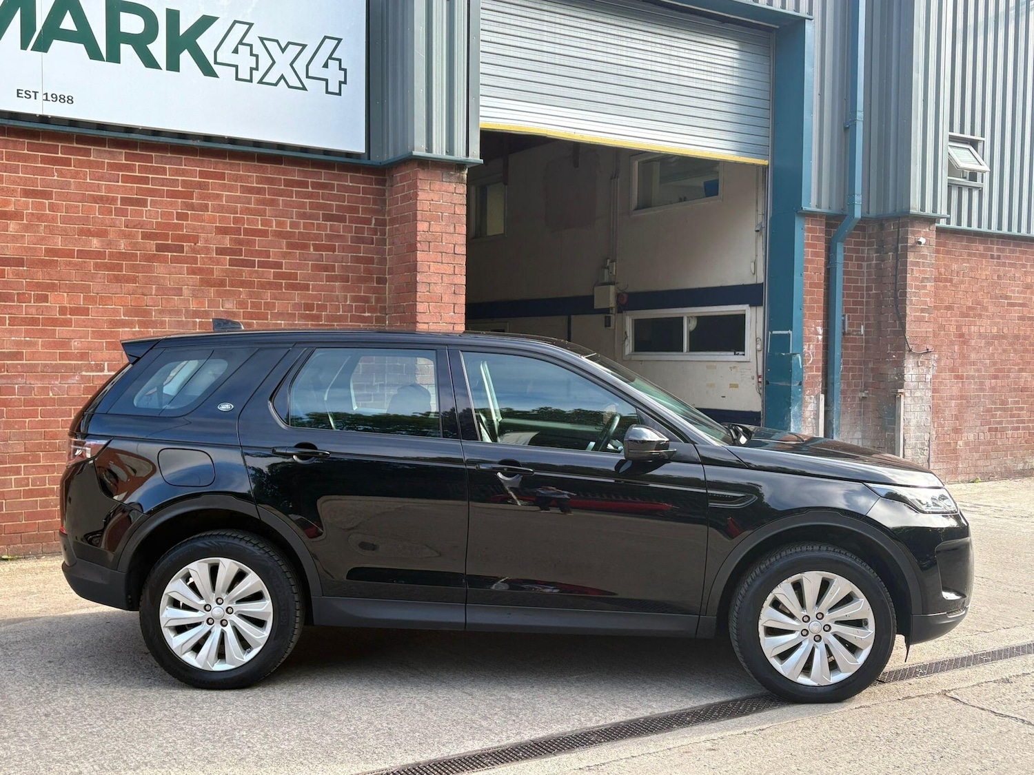 Used Land Rover Discovery Sport 2019 for sale - 76585494: Photo 4