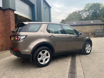 Used Land Rover Discovery Sport 2016 for sale - 76152242: Photo 3