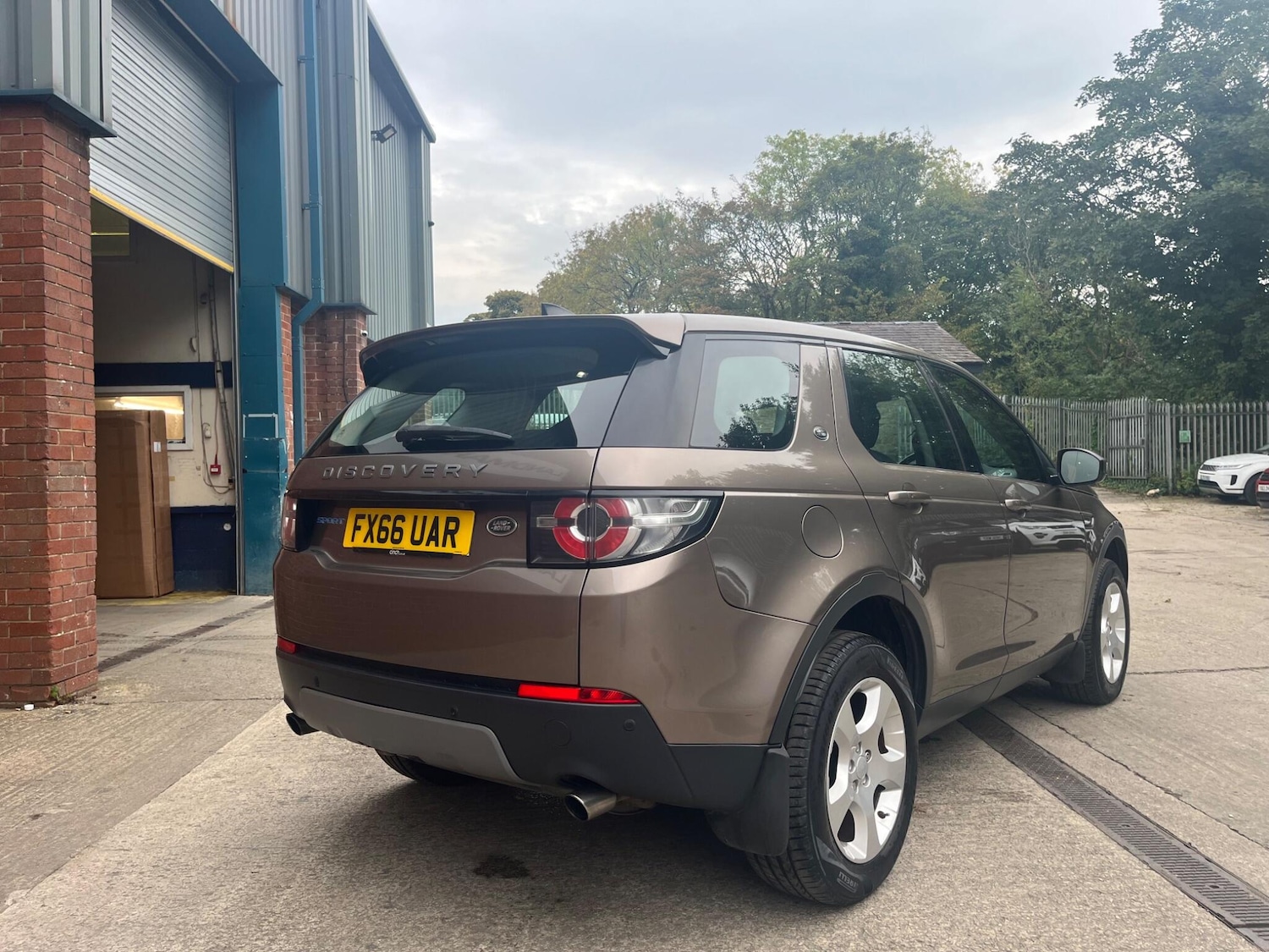 Used Land Rover Discovery Sport 2016 for sale - 76152242: Photo 4