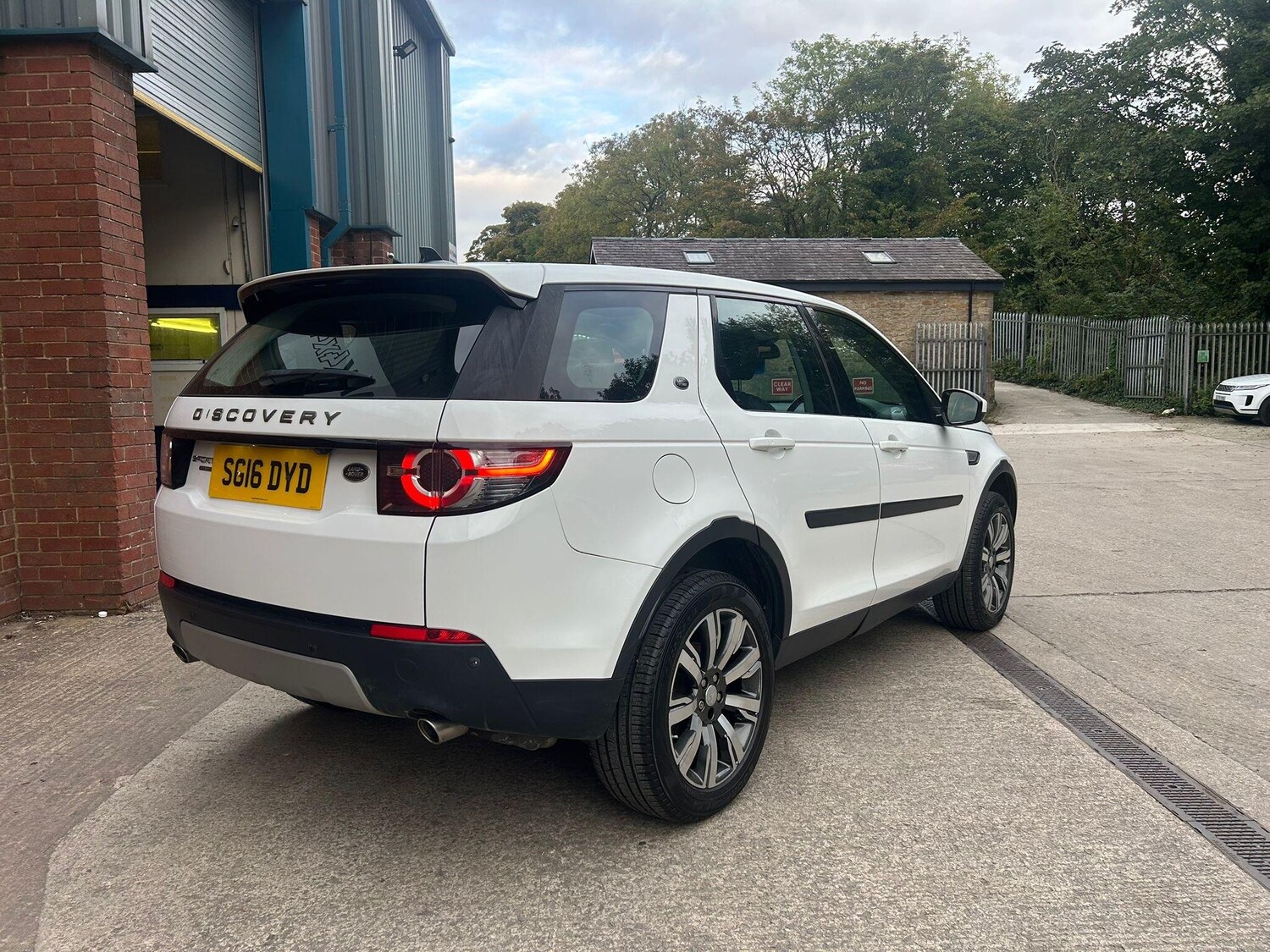 Used Land Rover Discovery Sport 2016 for sale - 75687623: Photo 12