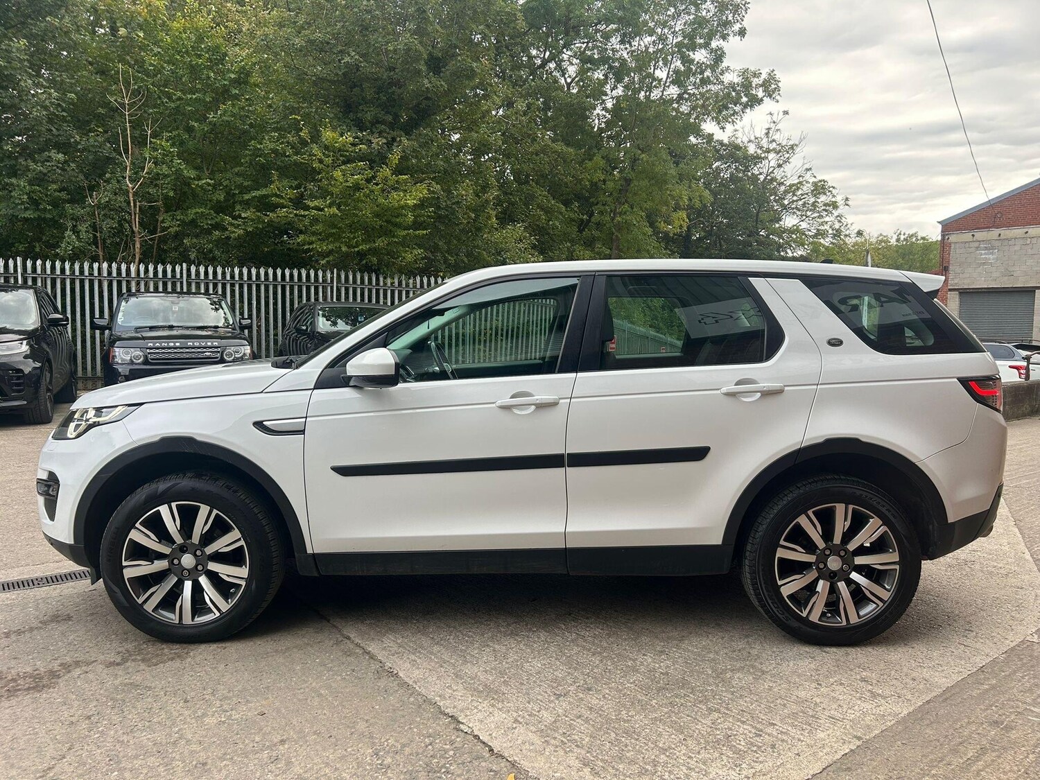 Used Land Rover Discovery Sport 2016 for sale - 75687623: Photo 26