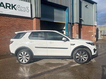 Used Land Rover Discovery Sport 2016 for sale - 75687623: Photo
