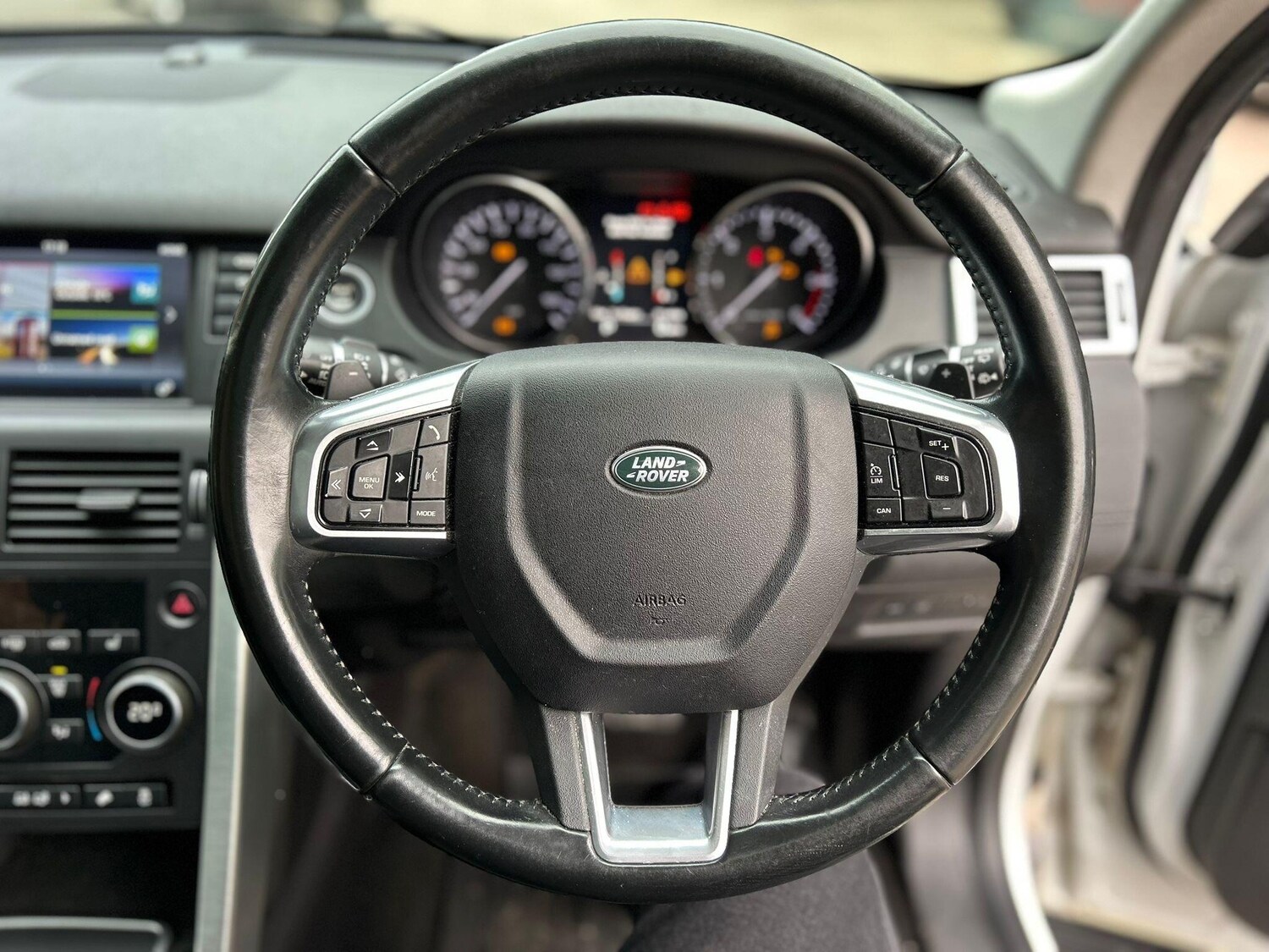 Used Land Rover Discovery Sport 2016 for sale - 75687623: Photo 35