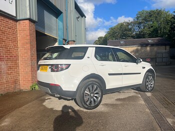 Used Land Rover Discovery Sport 2016 for sale - 75687623: Photo