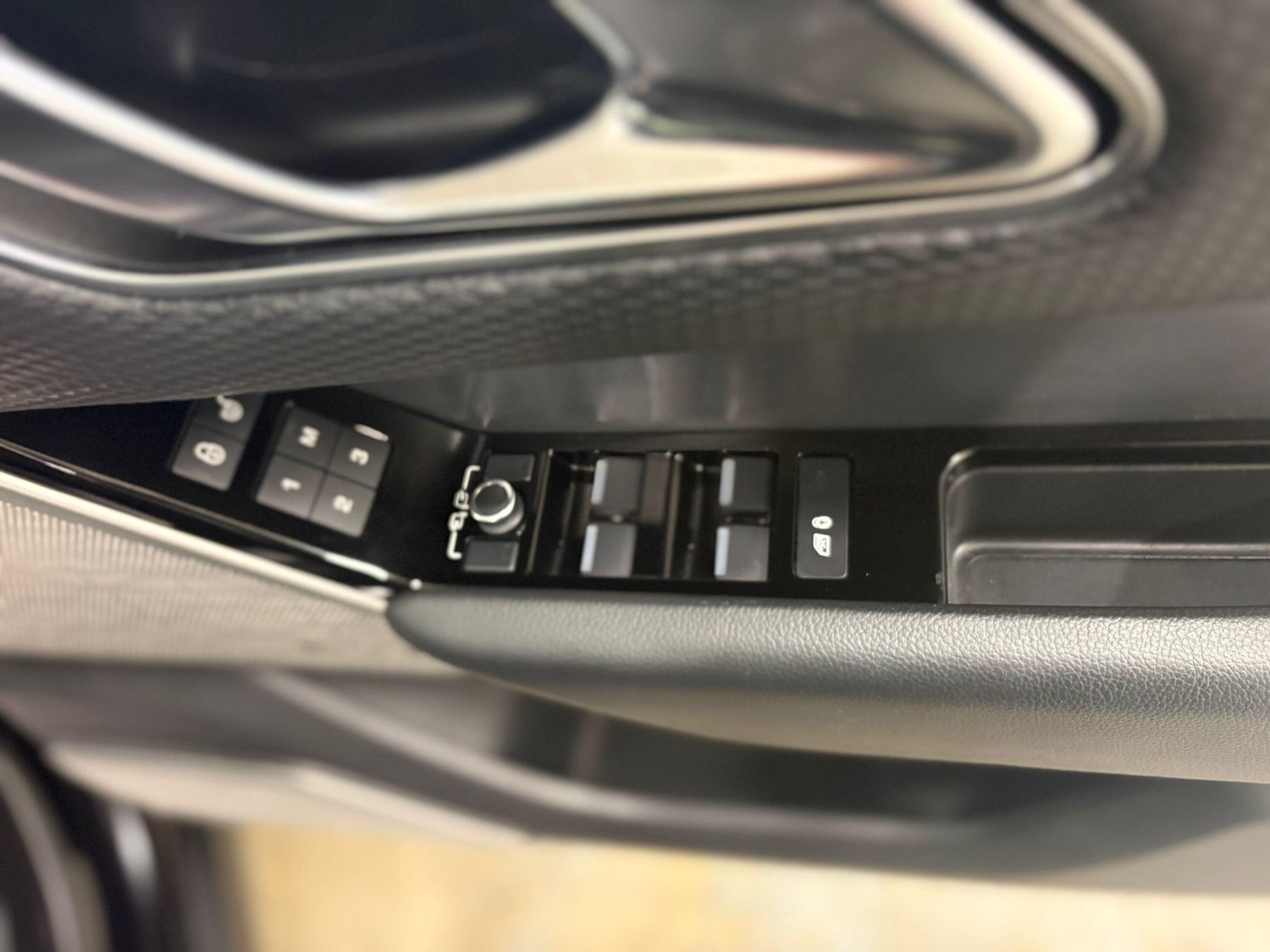 Used Land Rover Range Rover Velar 2018 for sale - 76898930: Photo 12