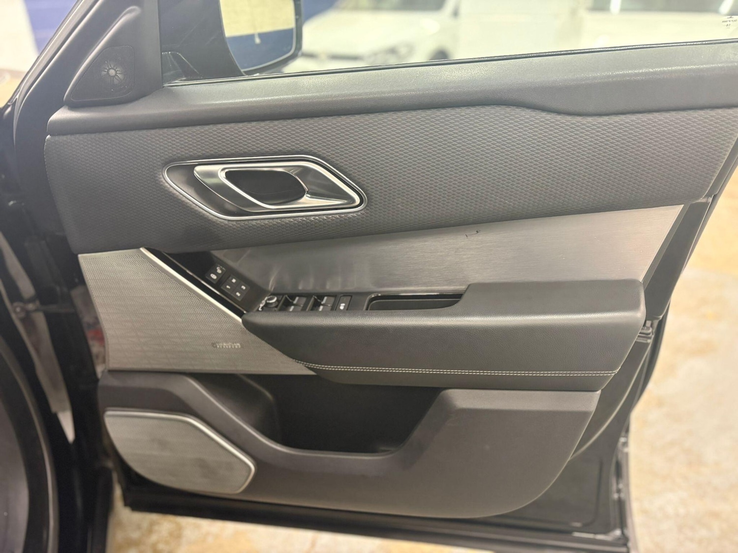 Used Land Rover Range Rover Velar 2018 for sale - 76898930: Photo 18
