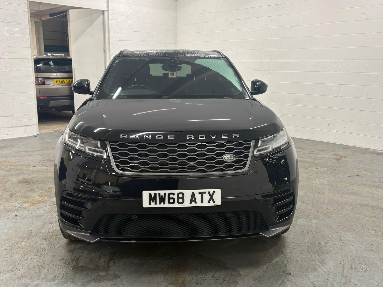 Used Land Rover Range Rover Velar 2018 for sale - 76898930: Photo 2