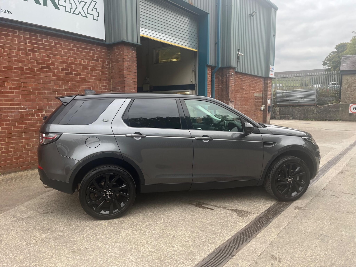 Used Land Rover Discovery Sport 2018 for sale - 76083811: Photo 3