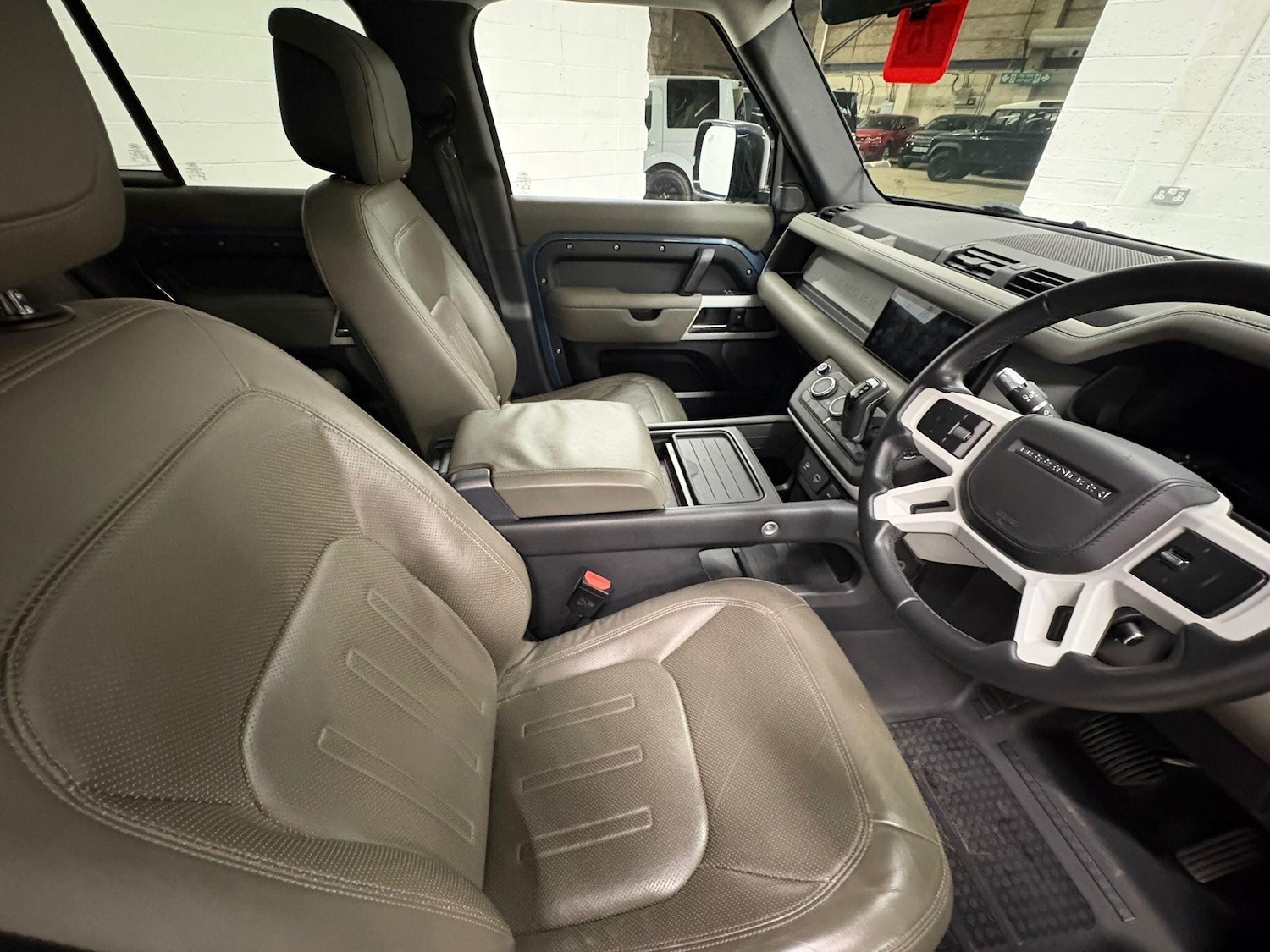 Used Land Rover Defender 110 for sale - 77190402: Photo 13