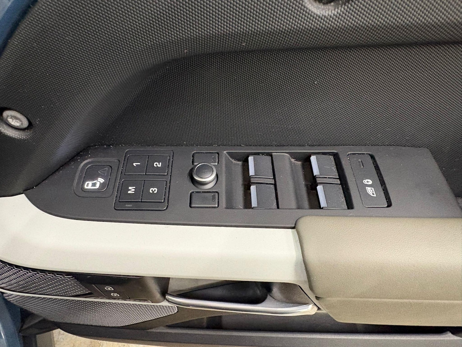 Used Land Rover Defender 110 for sale - 77190402: Photo 20