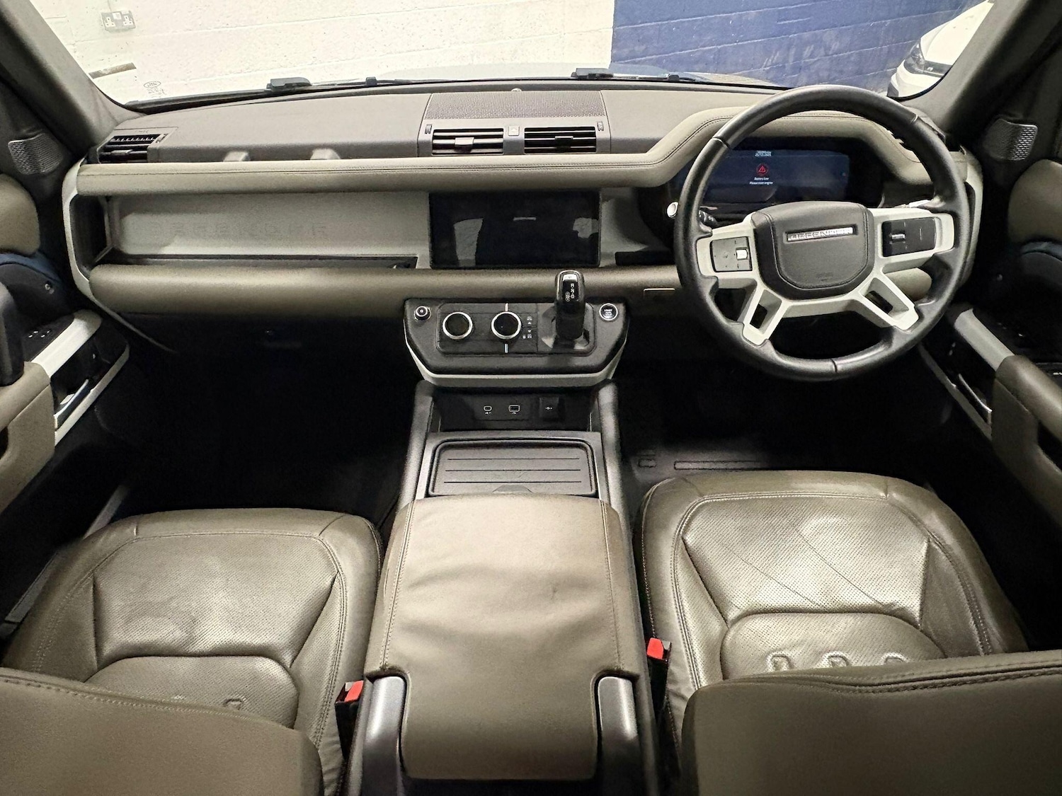 Used Land Rover Defender 110 for sale - 77190402: Photo 3