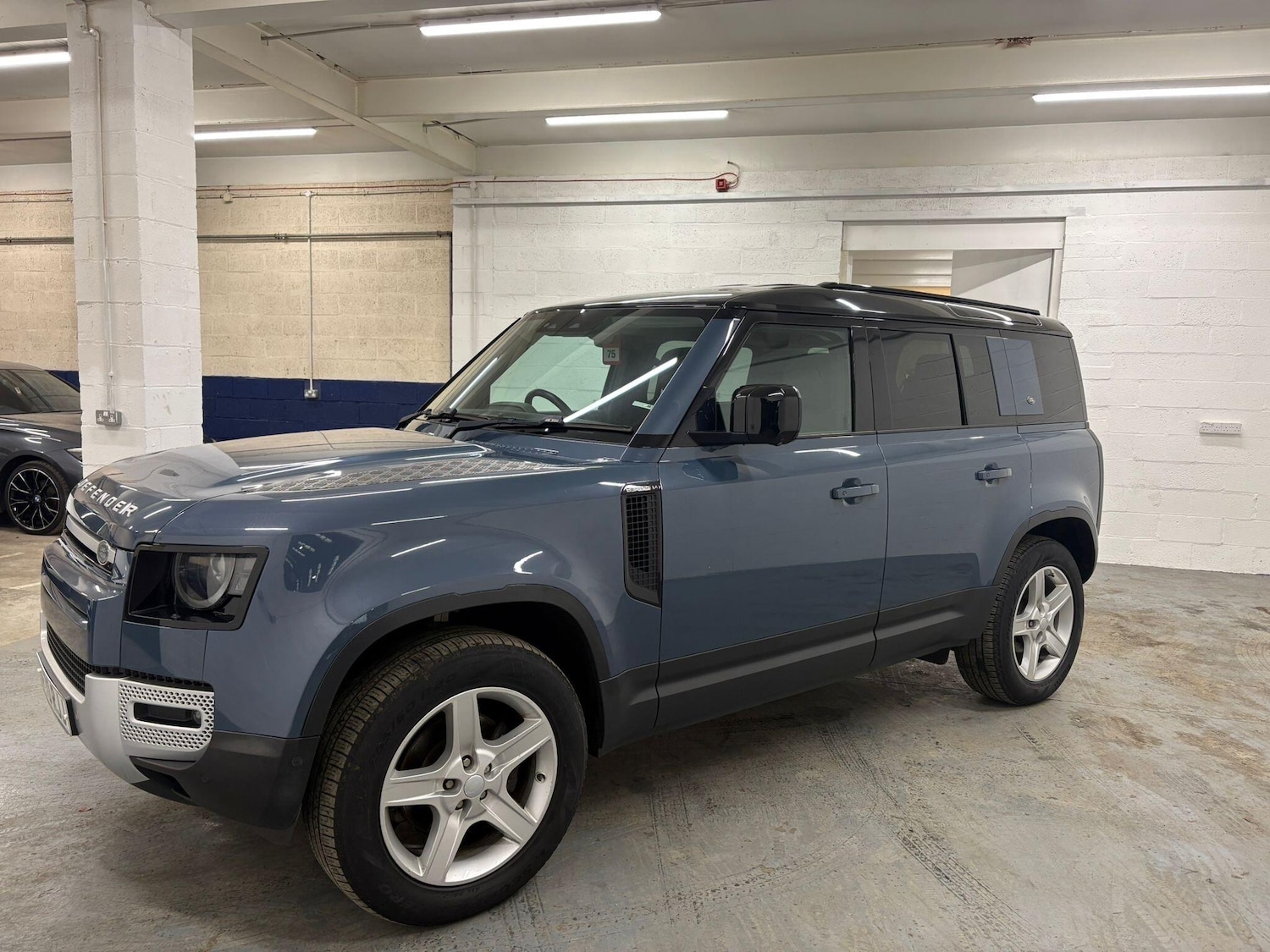 Used Land Rover Defender 110 for sale - 77190402: Photo 4