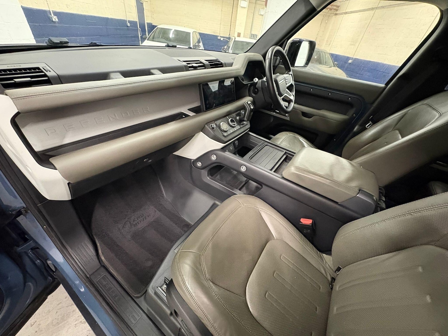 Used Land Rover Defender 110 for sale - 77190402: Photo 45