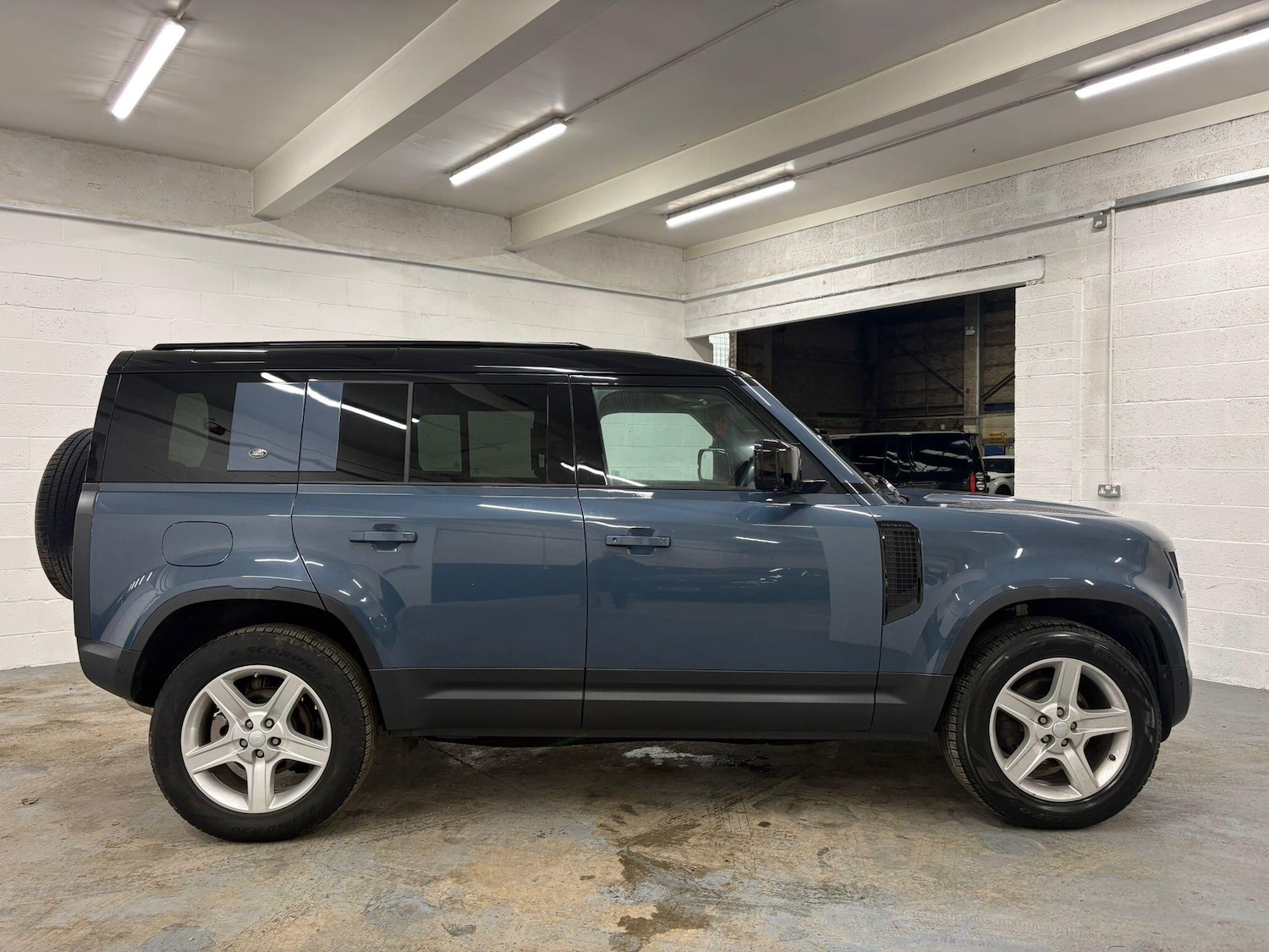 Used Land Rover Defender 110 for sale - 77190402: Photo 9