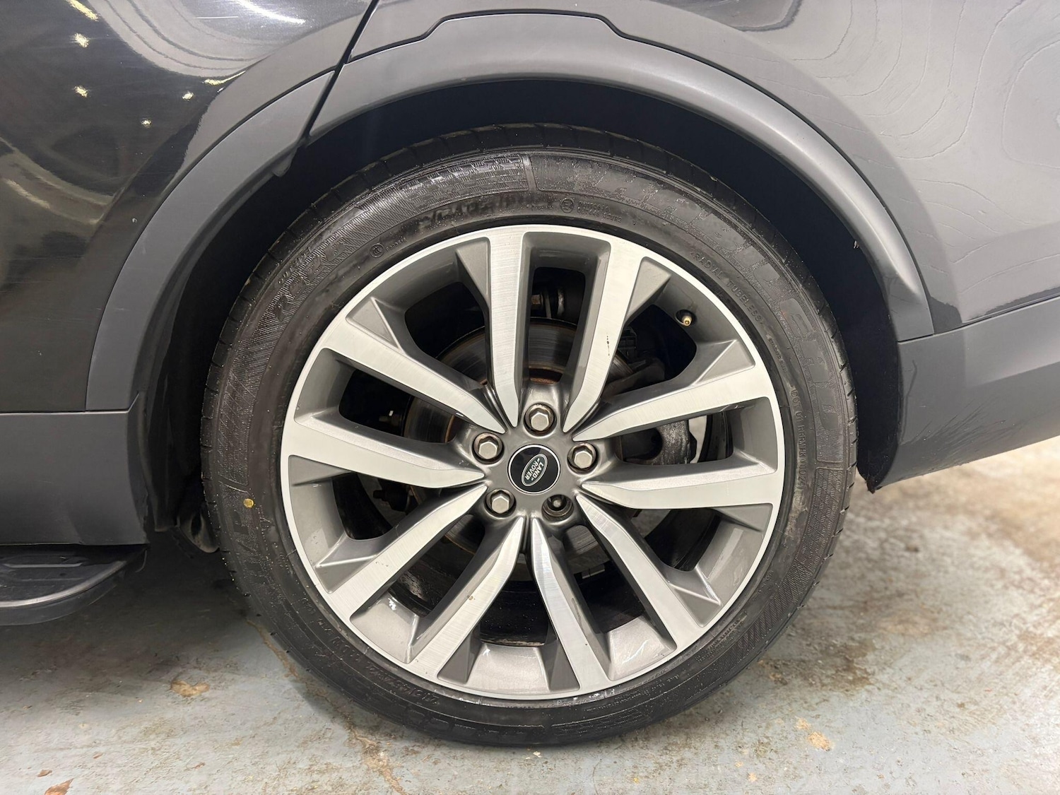 Used Land Rover Discovery 2018 for sale - 76561859: Photo 16