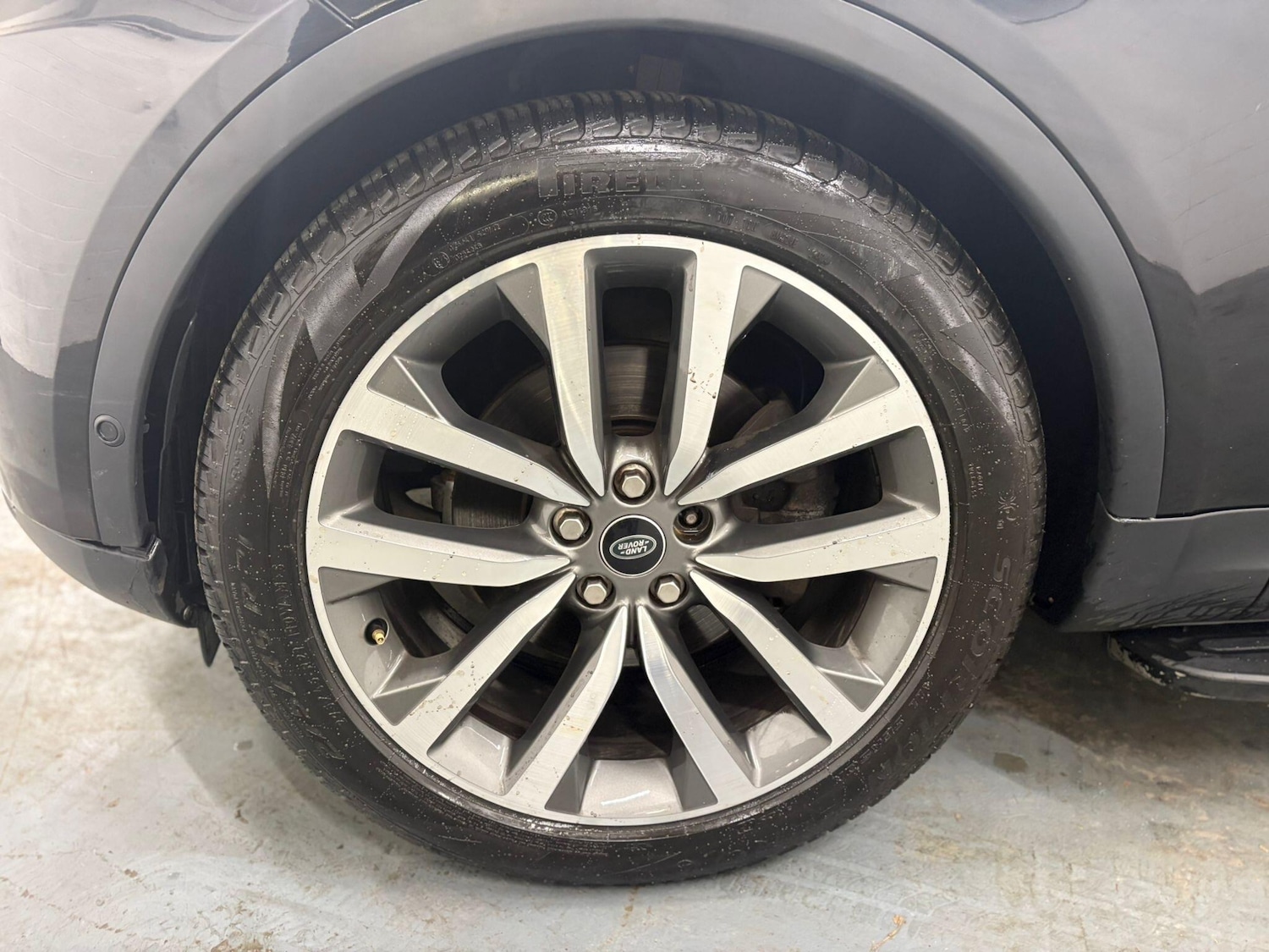 Used Land Rover Discovery 2018 for sale - 76561859: Photo 17