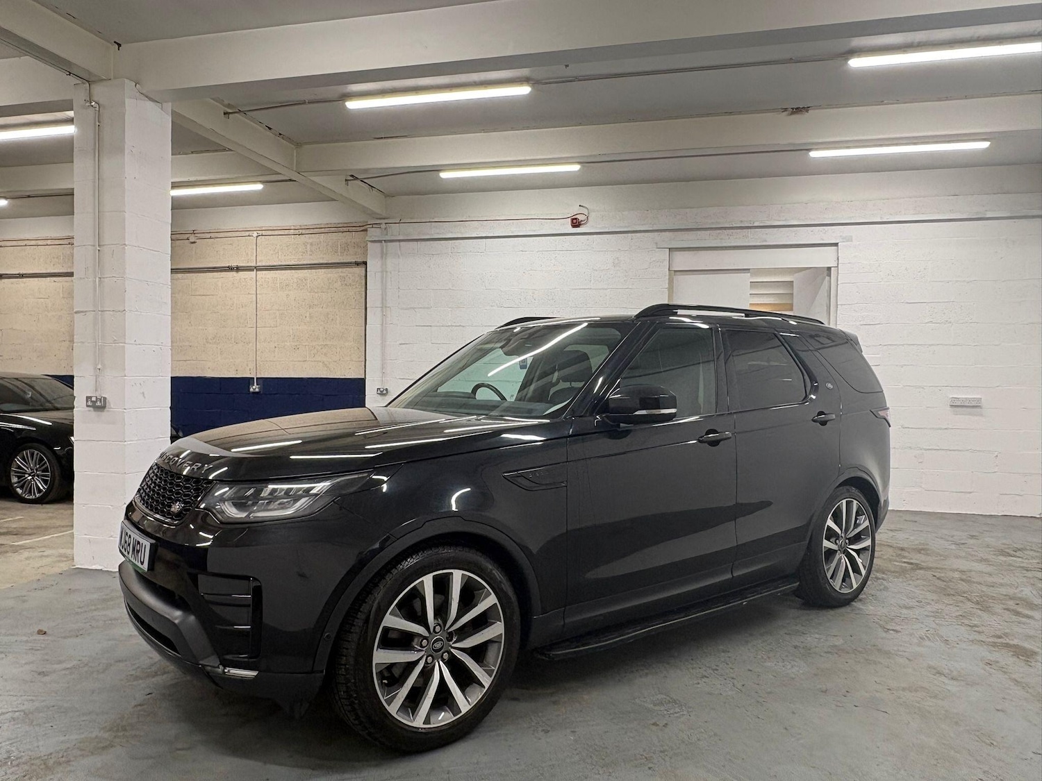 Used Land Rover Discovery 2018 for sale - 76561859: Photo 3