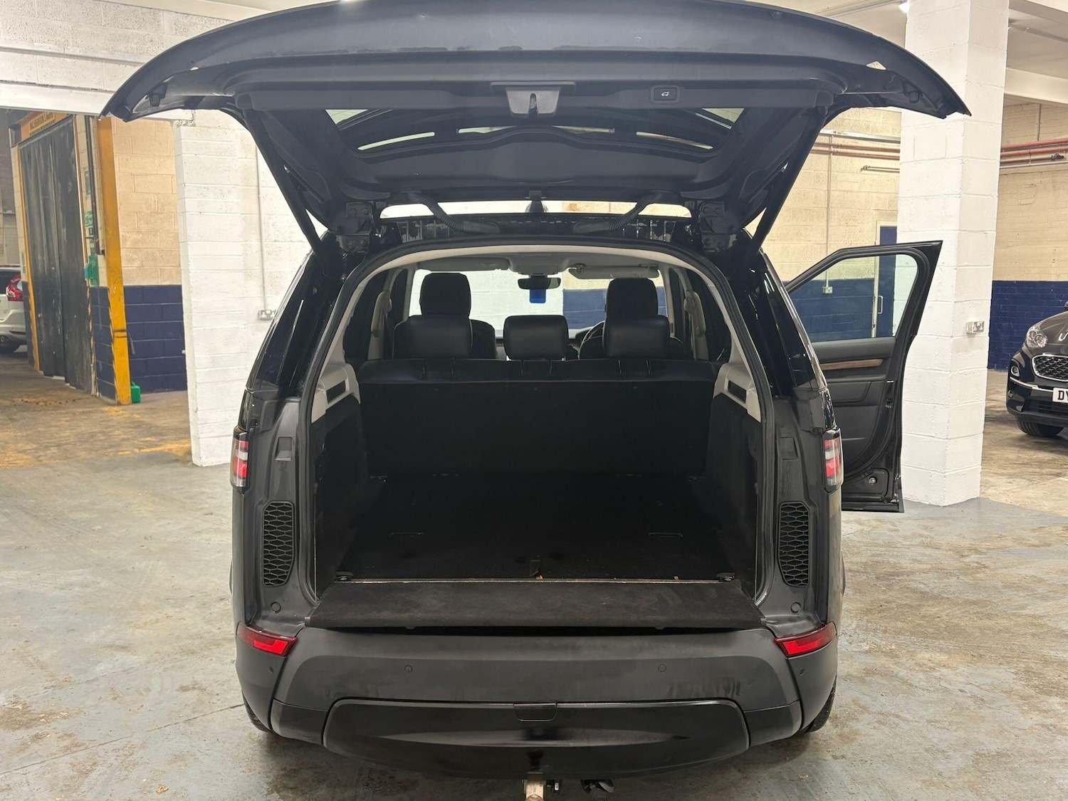 Used Land Rover Discovery 2018 for sale - 76561859: Photo 37