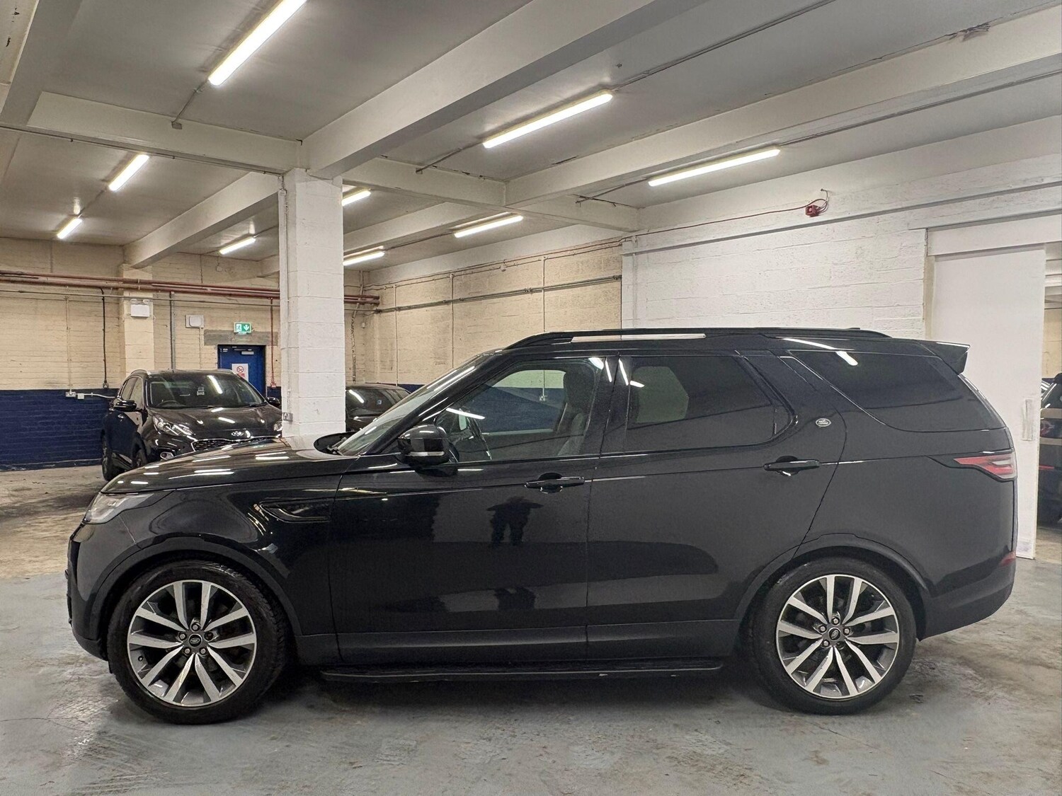 Used Land Rover Discovery 2018 for sale - 76561859: Photo 4