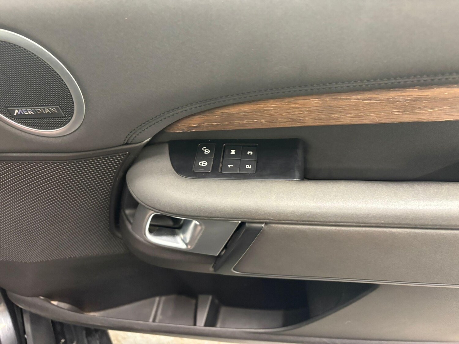 Used Land Rover Discovery 2018 for sale - 76561859: Photo 43