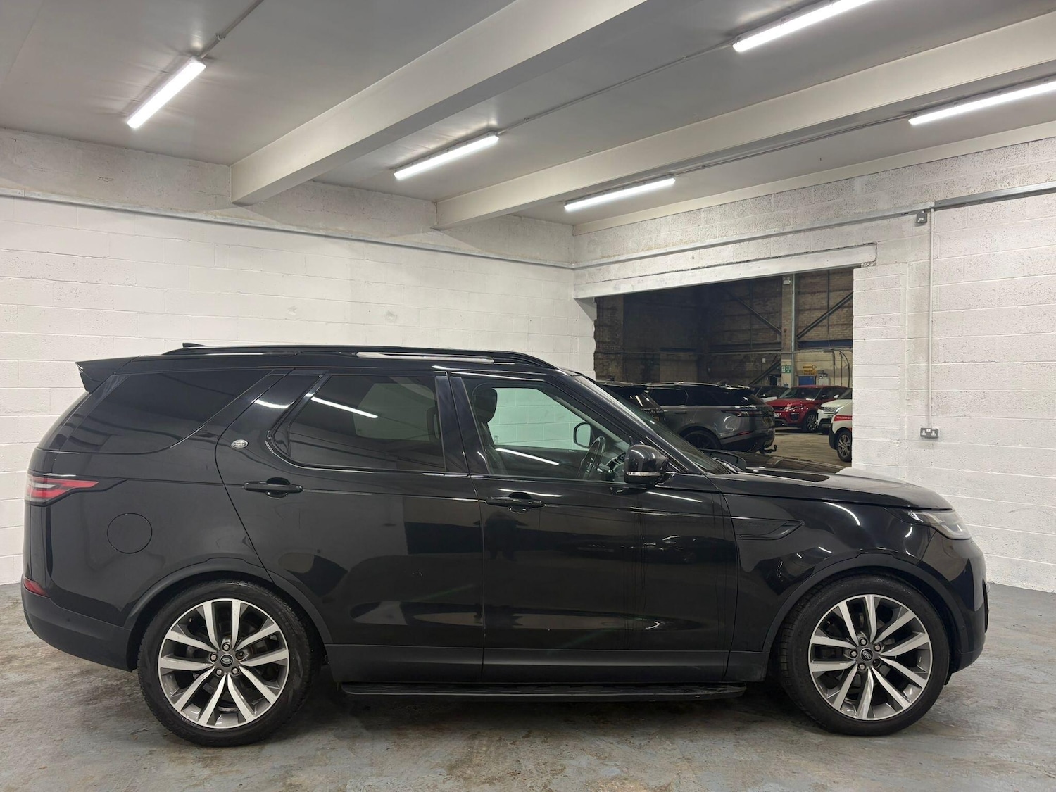 Used Land Rover Discovery 2018 for sale - 76561859: Photo 9