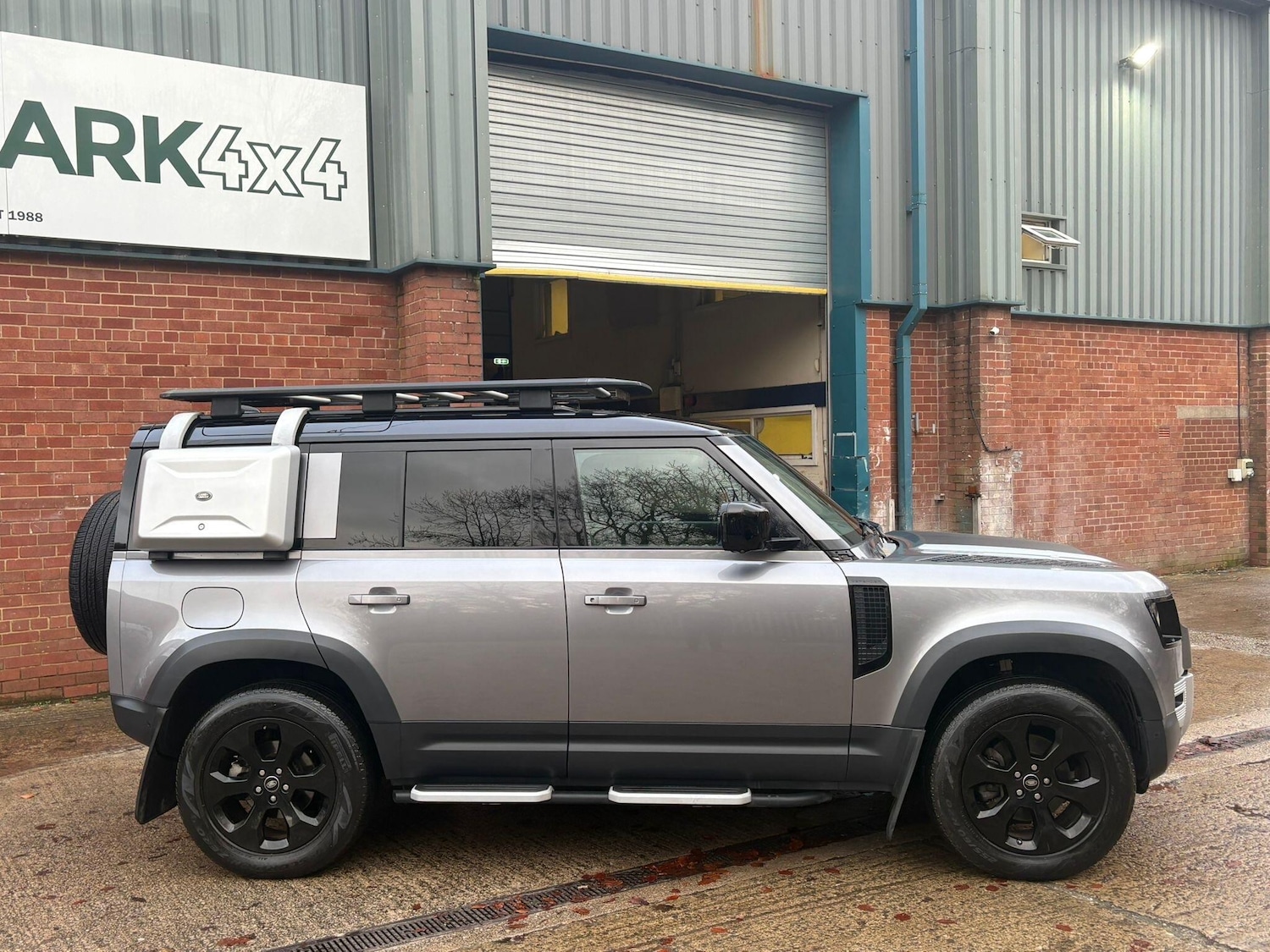 Used Land Rover Defender 110 2020 for sale - 76561587: Photo 30