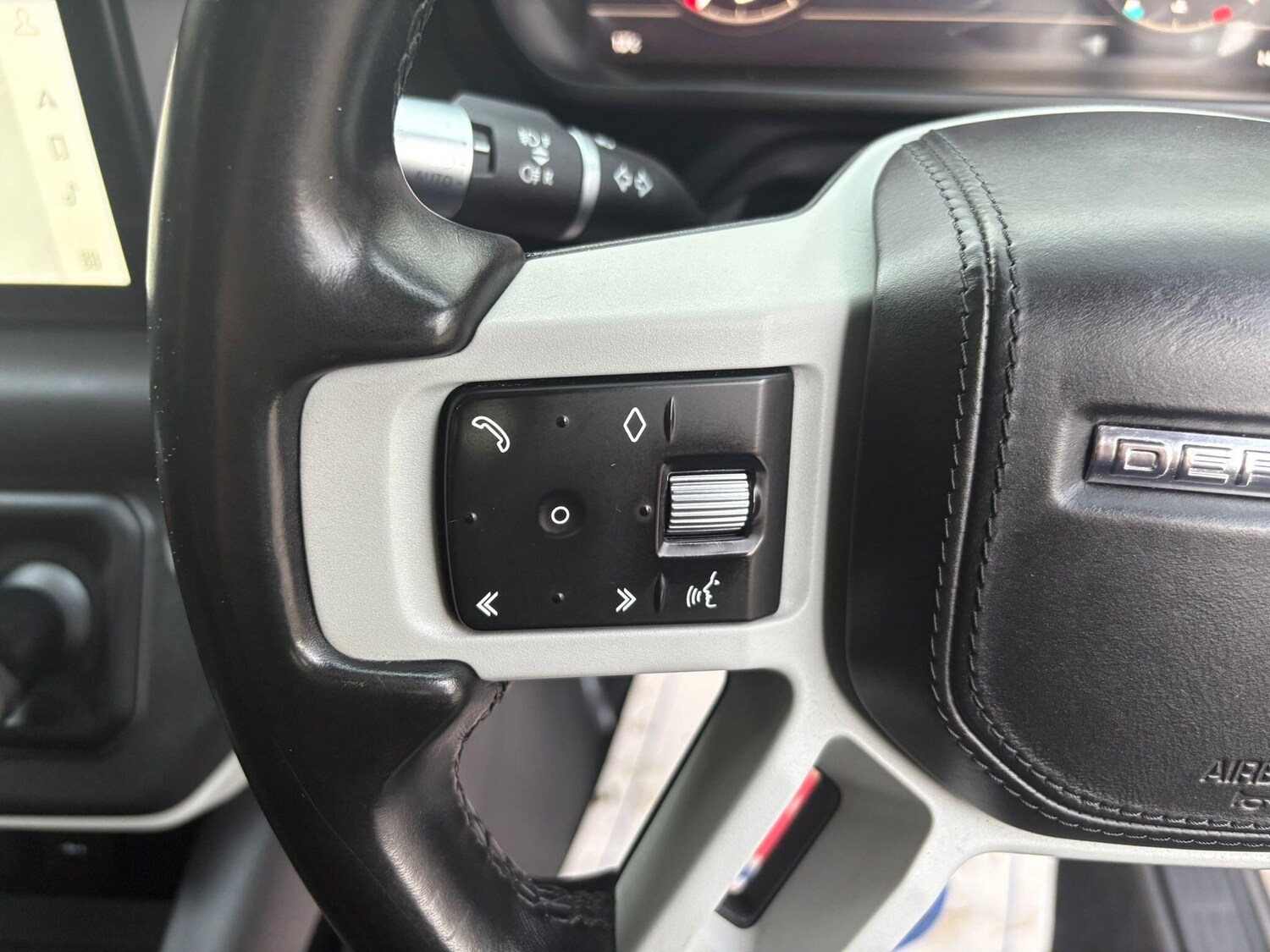 Used Land Rover Defender 110 2020 for sale - 76561587: Photo 34