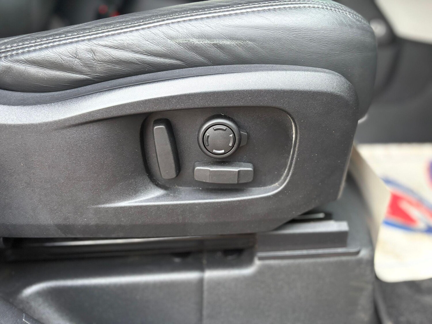 Used Land Rover Defender 110 2020 for sale - 76561587: Photo 76