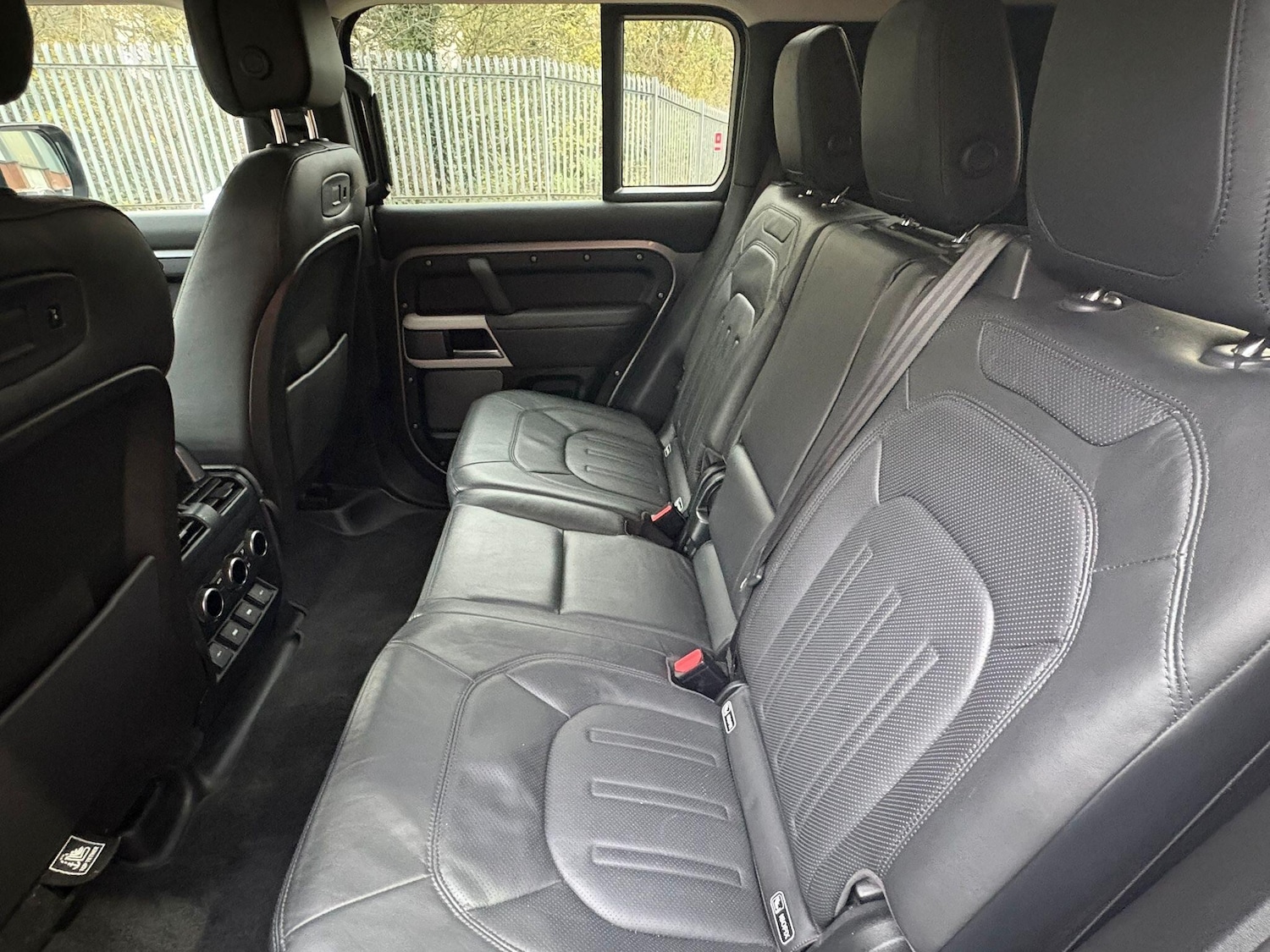 Used Land Rover Defender 110 2020 for sale - 76561587: Photo 90