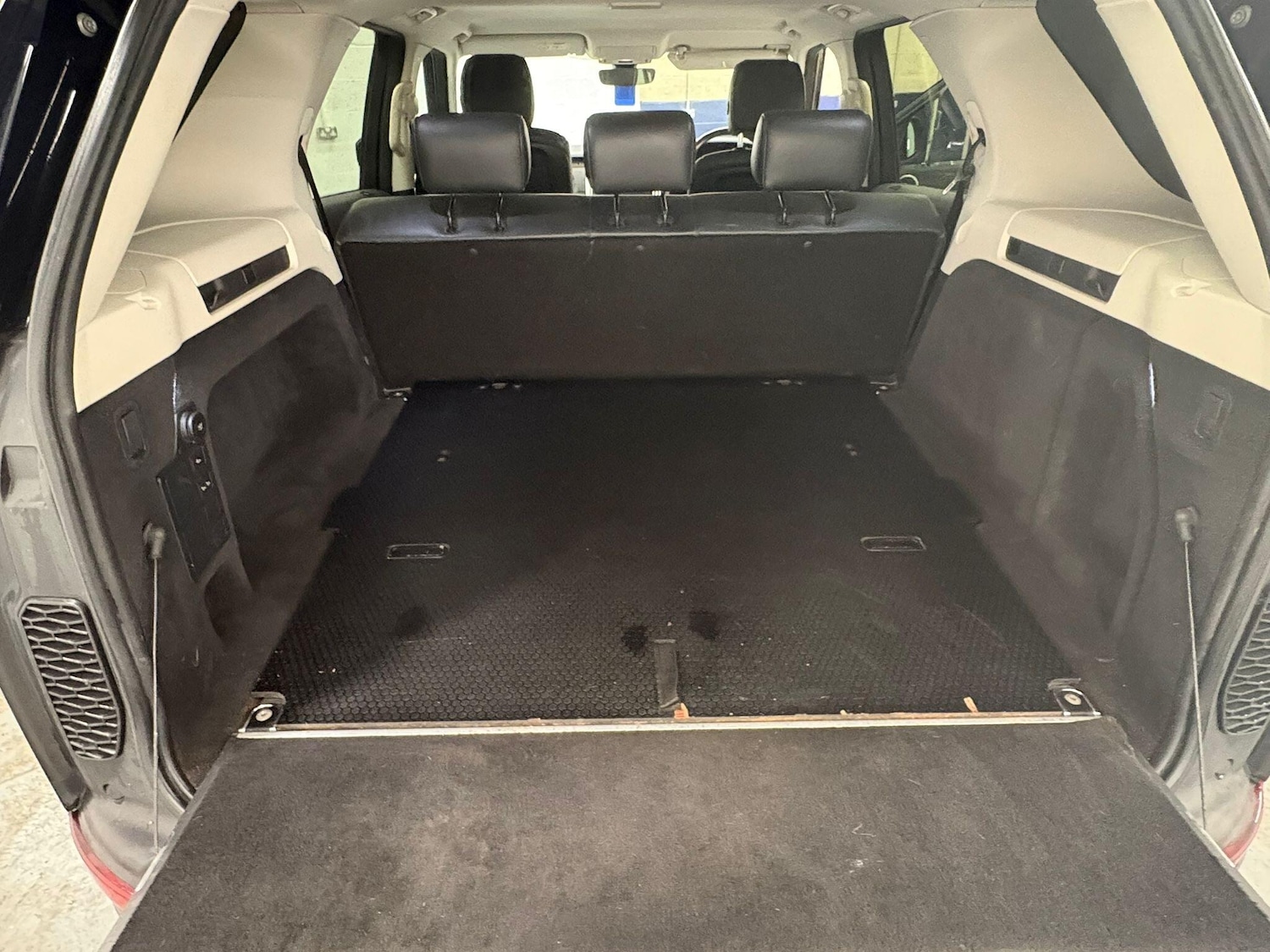 Used Land Rover Discovery 2018 for sale - 77203244: Photo 42