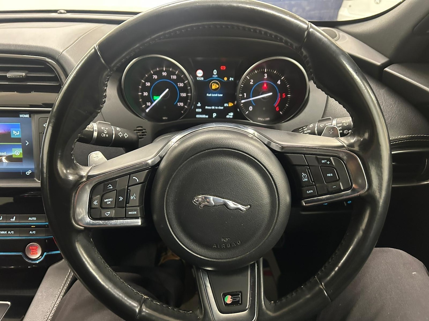 Used Jaguar F-Pace 2016 for sale - 77202577: Photo 5