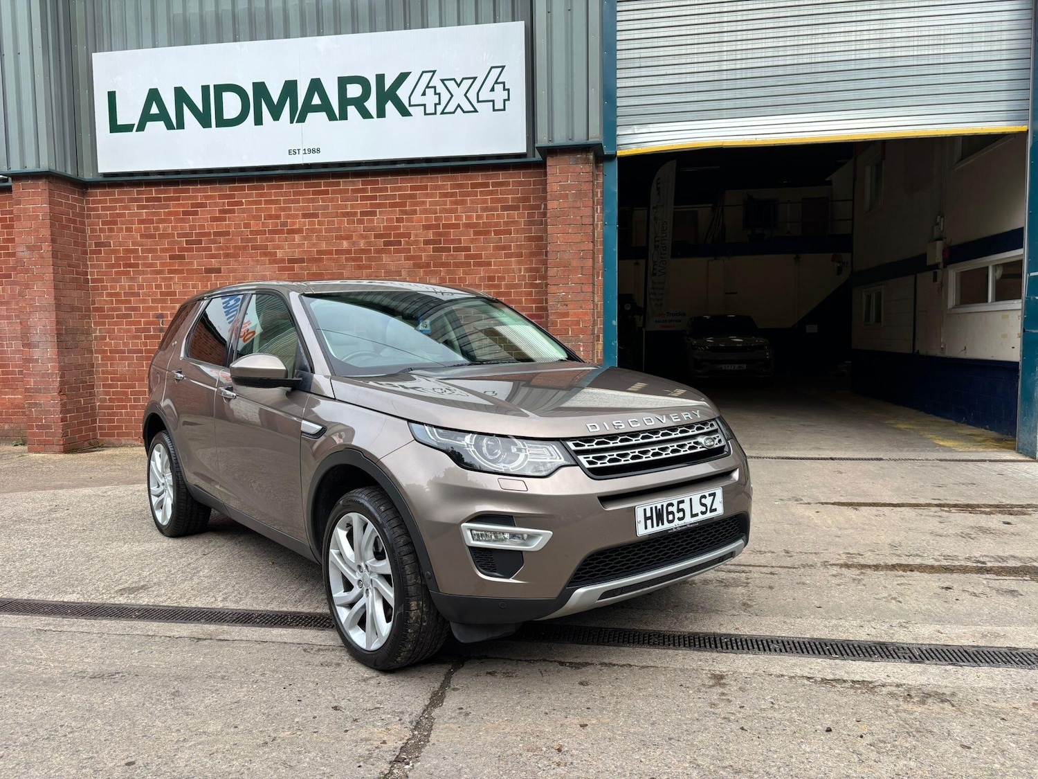 Used Land Rover Discovery Sport 2015 for sale - 76109884: Photo 1
