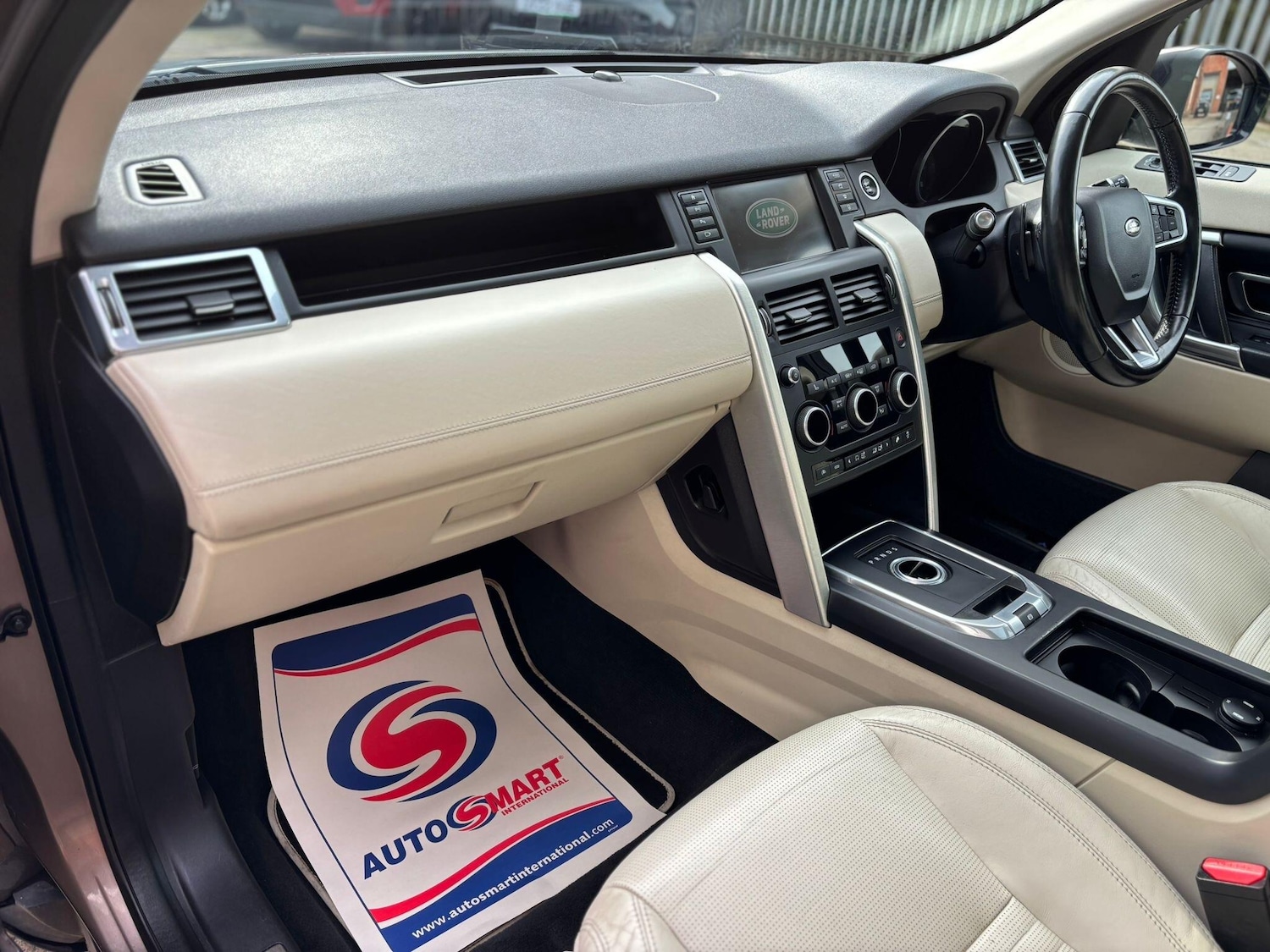 Used Land Rover Discovery Sport 2015 for sale - 76109884: Photo 17